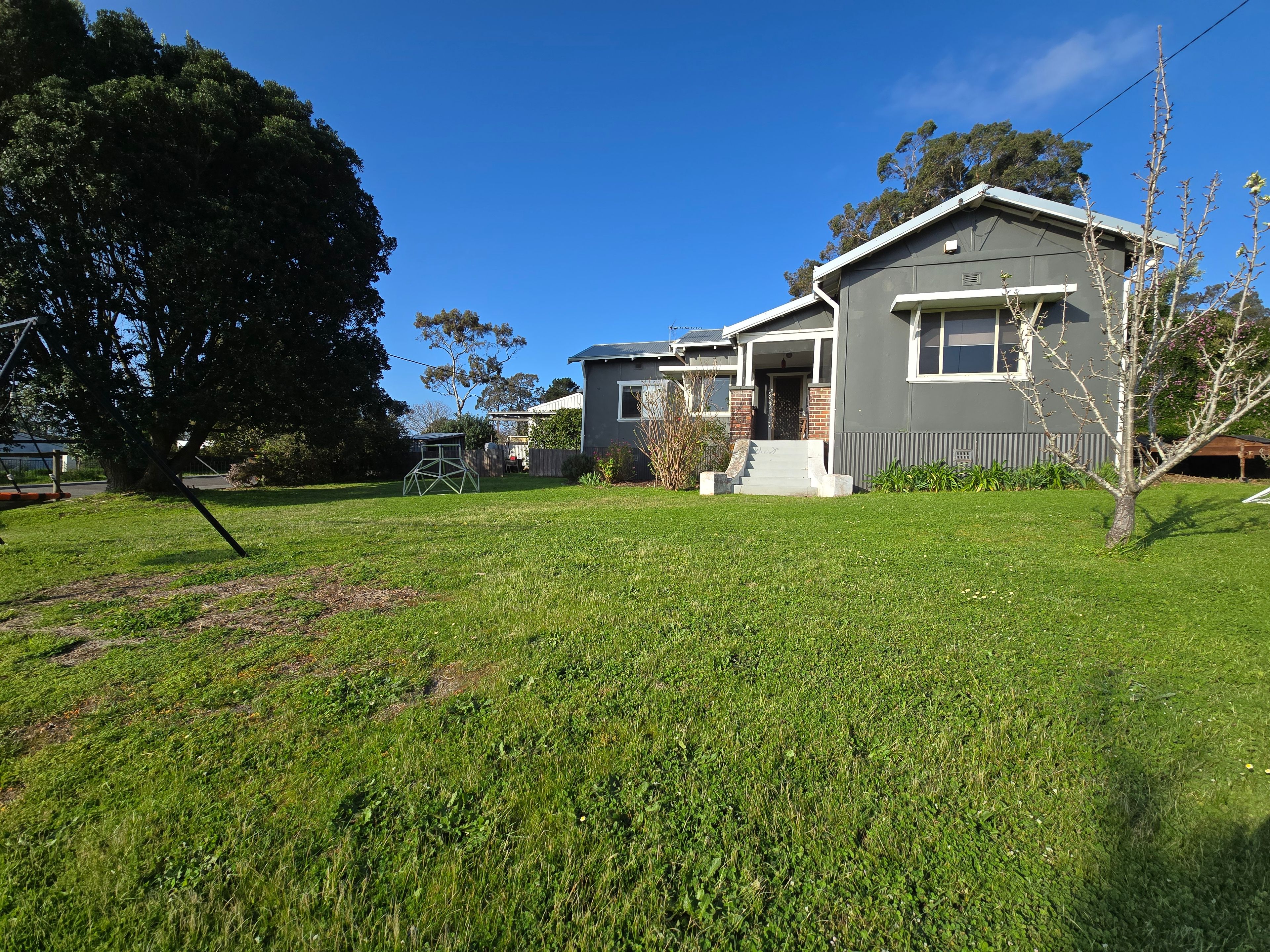 20 Hassell Street — photo from Ray White Crofts & Associates