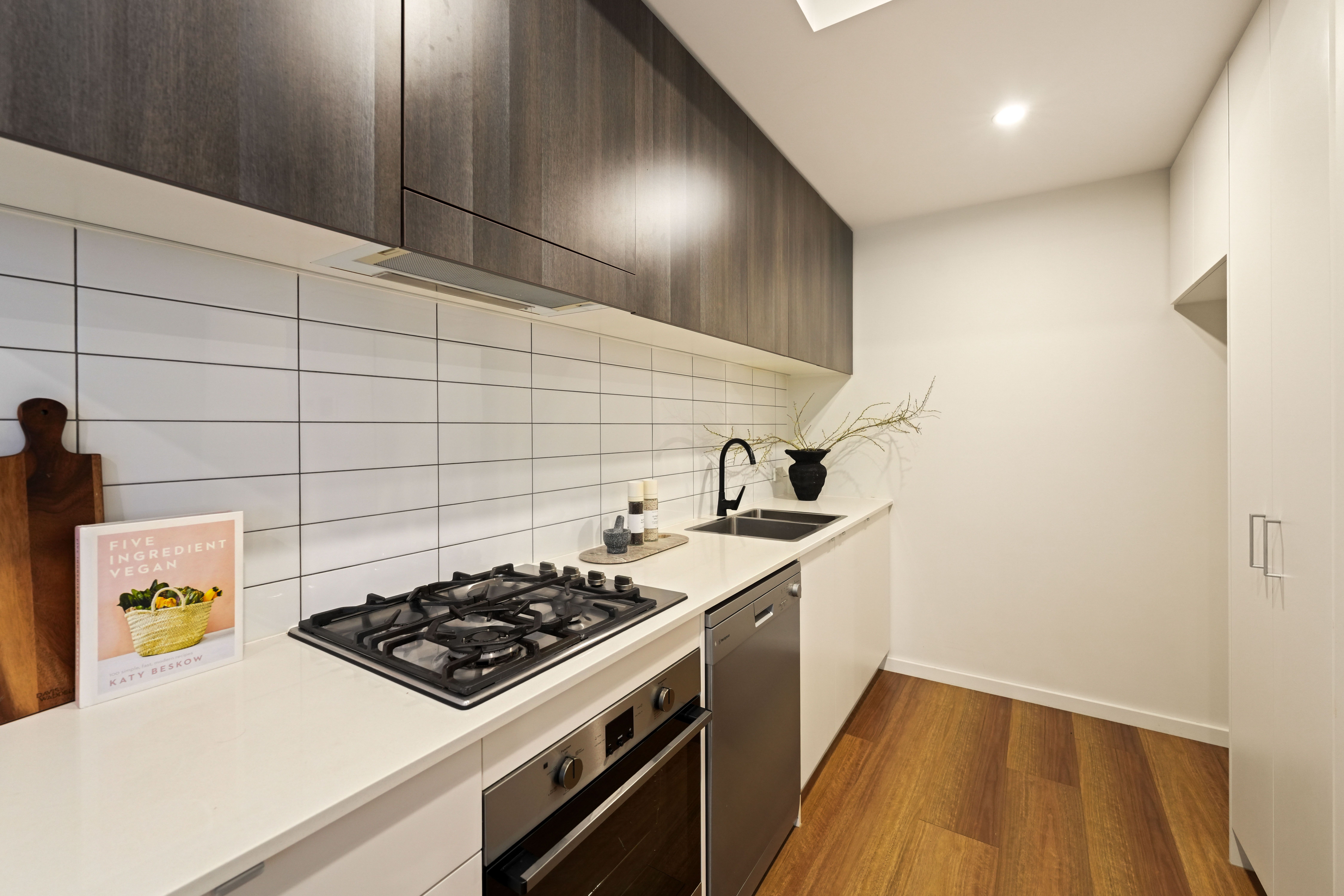 208/9 Weyland Street — photo 14 of 14