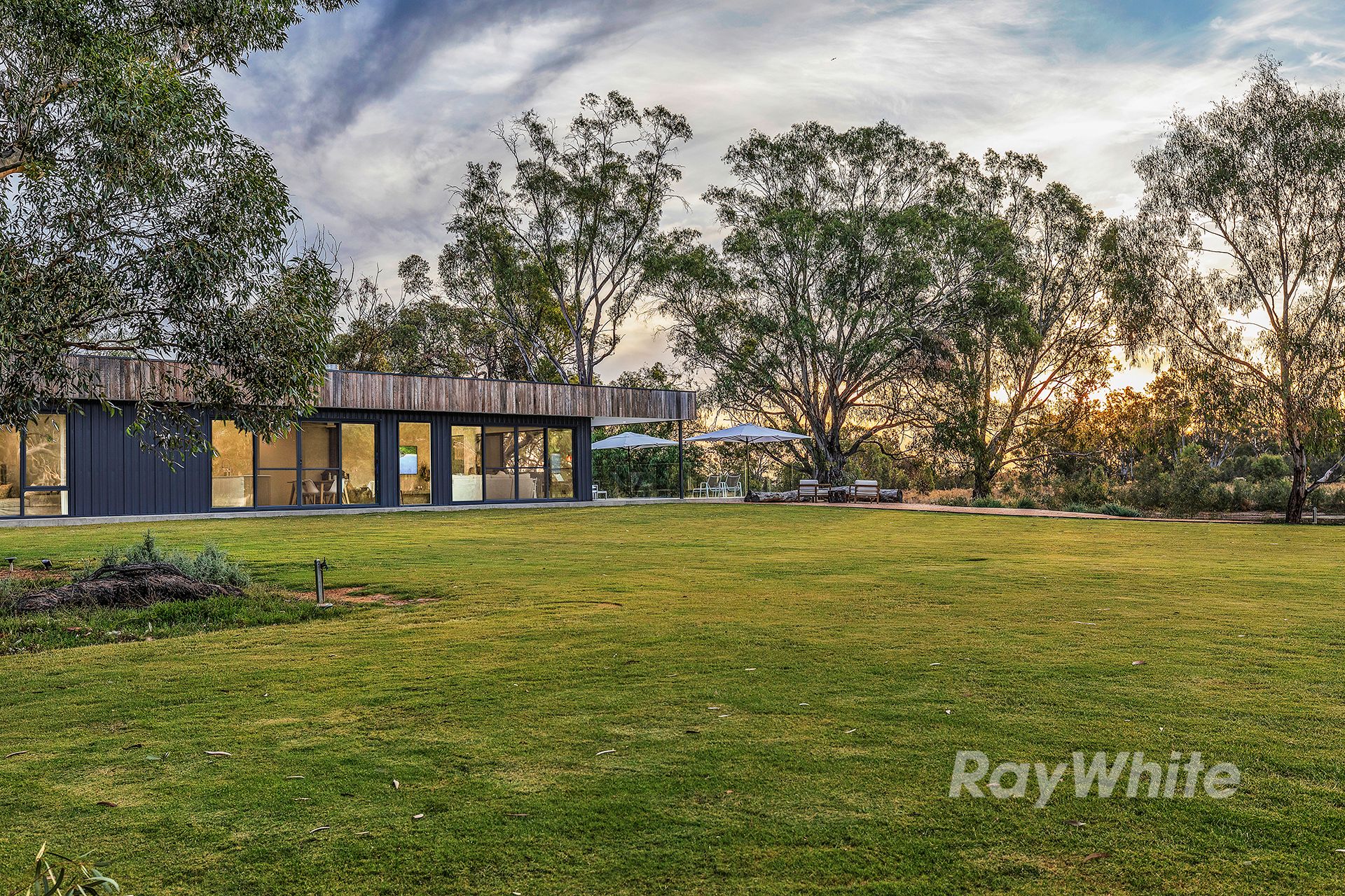 Ray White Echuca