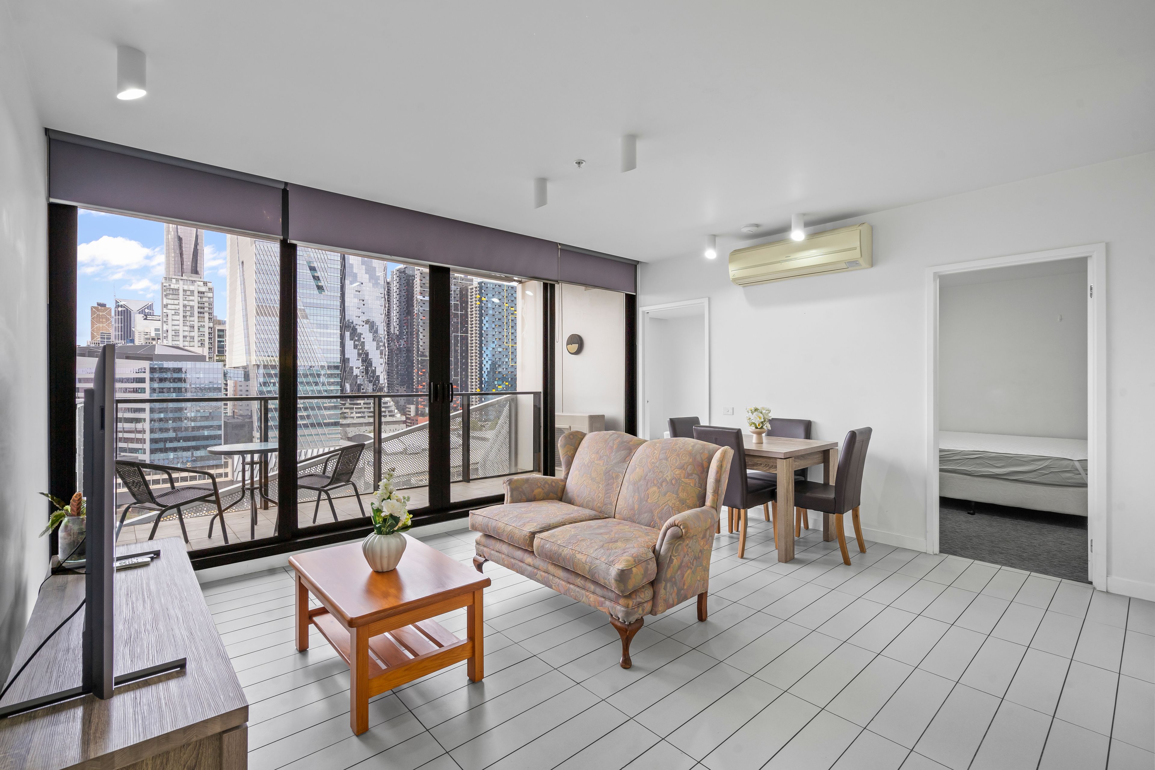 1807/673 La Trobe Street, Docklands, VIC 3008