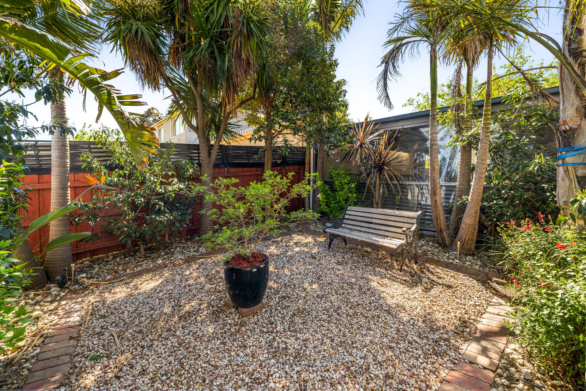 1 Trentham Close — photo 19 of 25