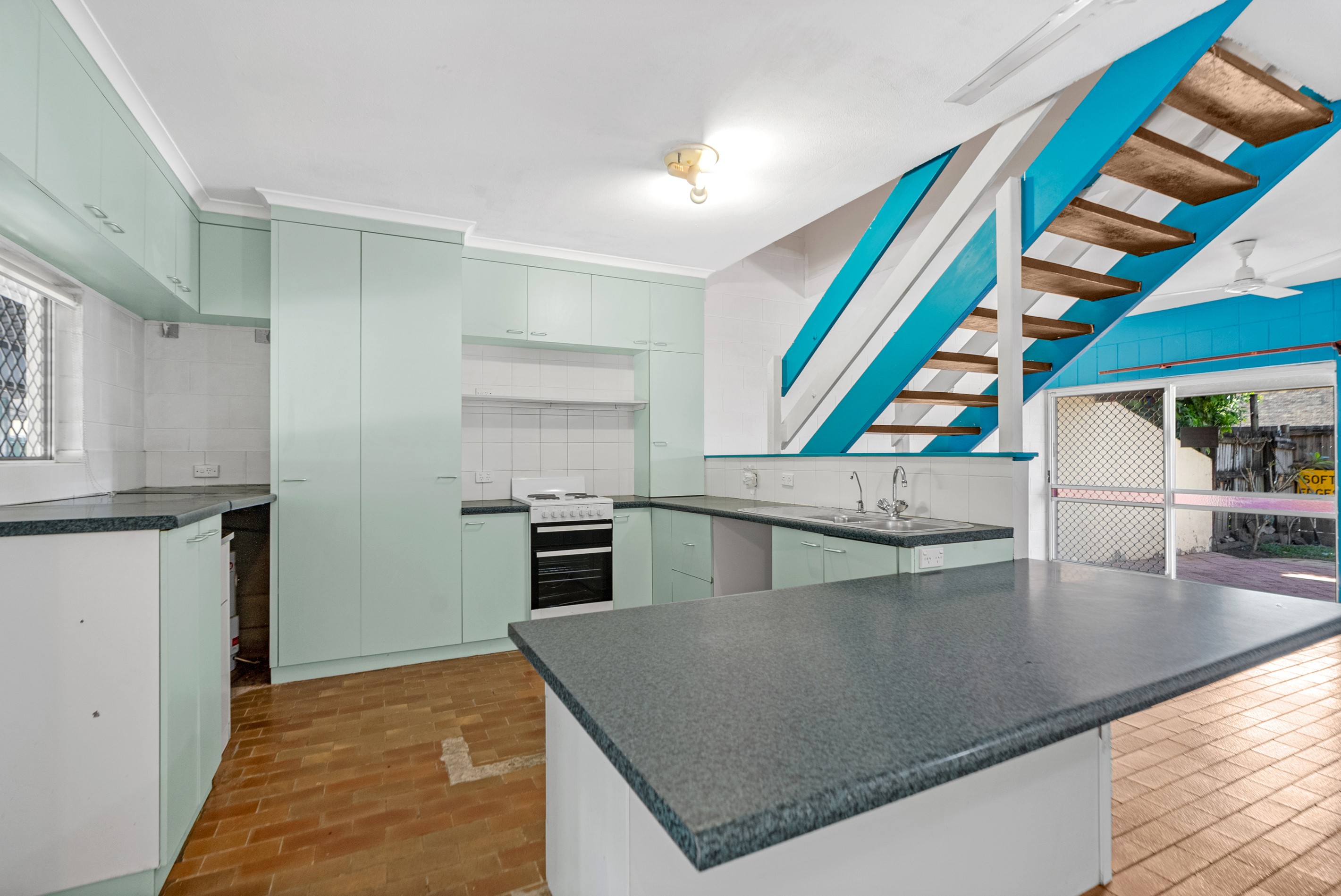 2/11 Pioneer Street, Manoora, QLD 4870