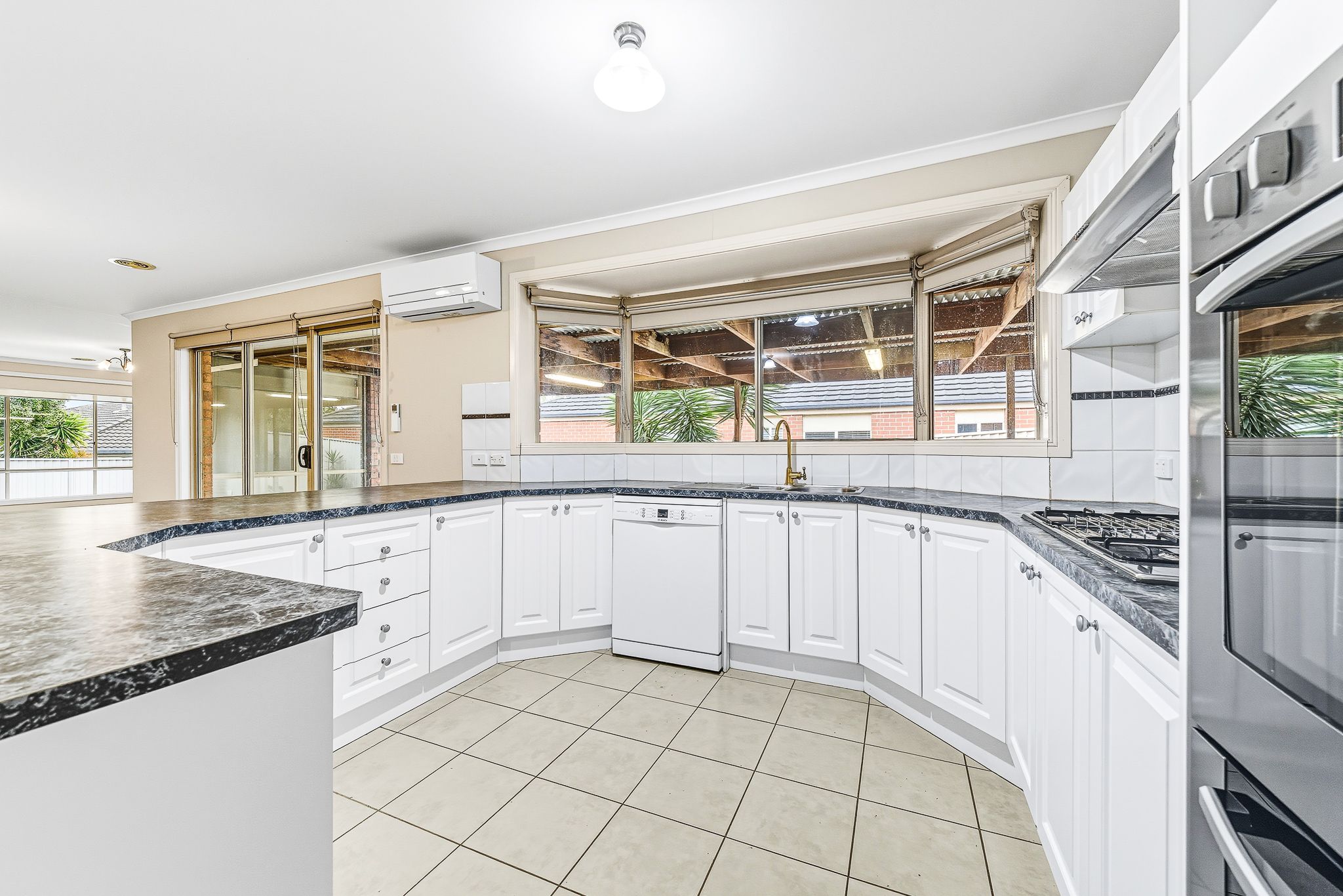 11 Cardiff Grove, Cranbourne East, VIC 3977