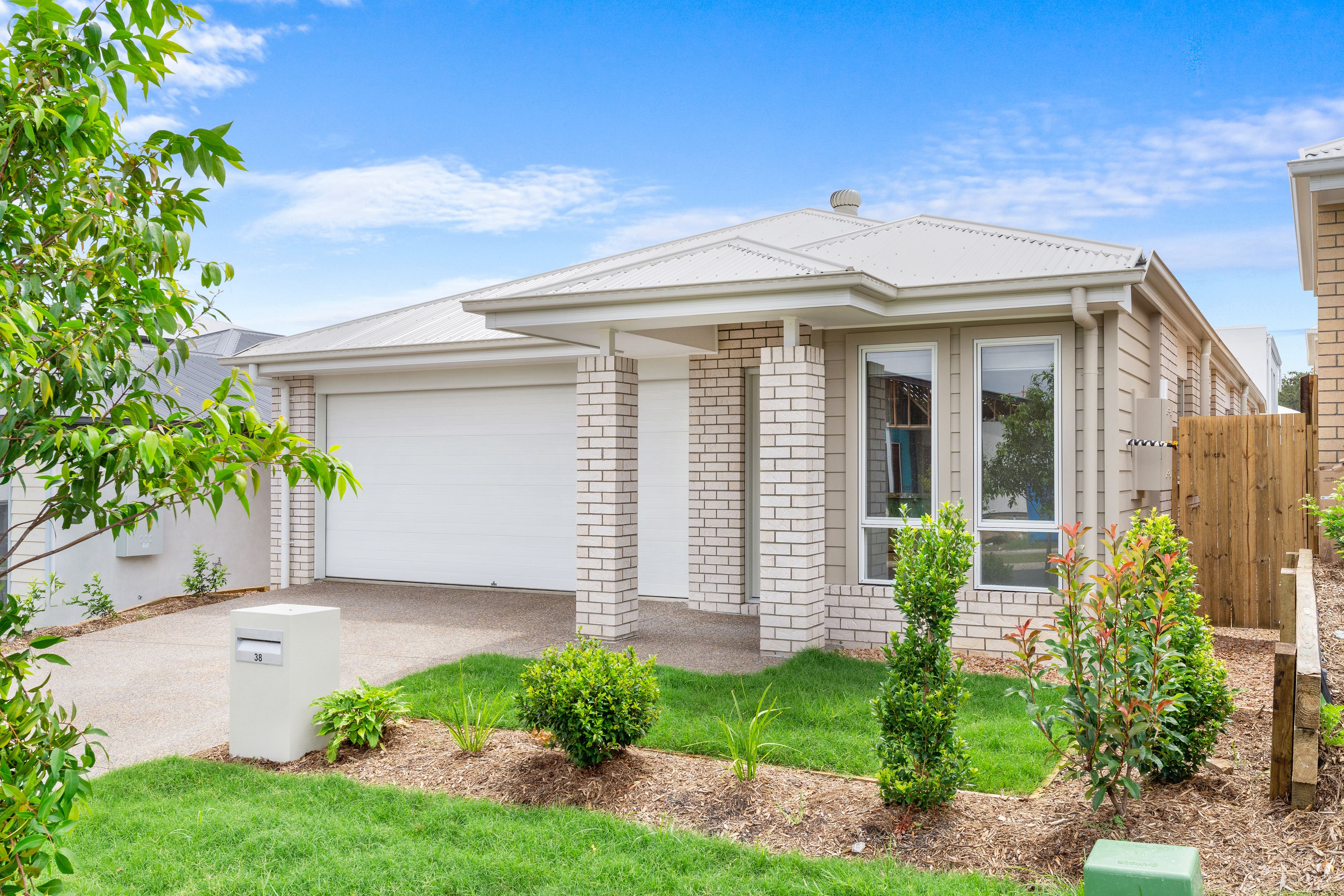 38 Mundaring Way, SPRING MOUNTAIN, QLD 4300