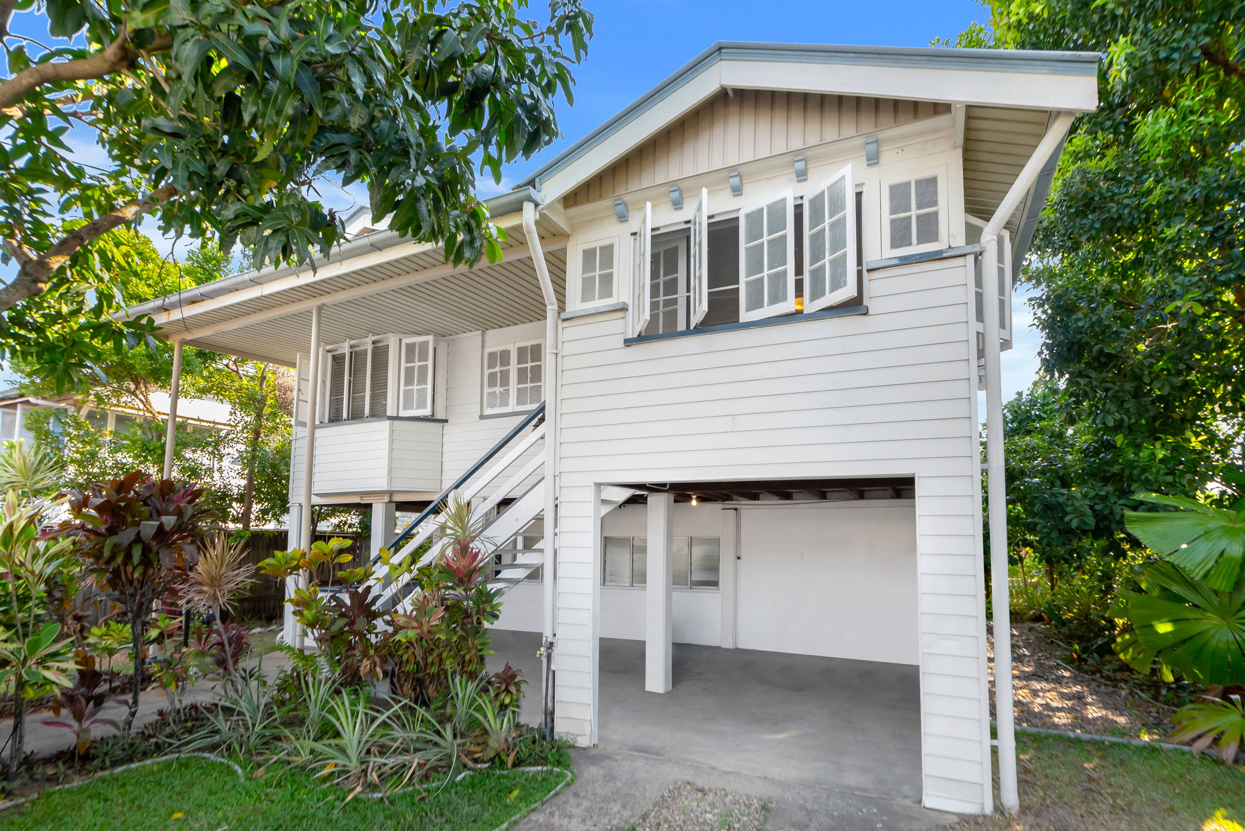 9 Ascot Avenue, Westcourt QLD 4870