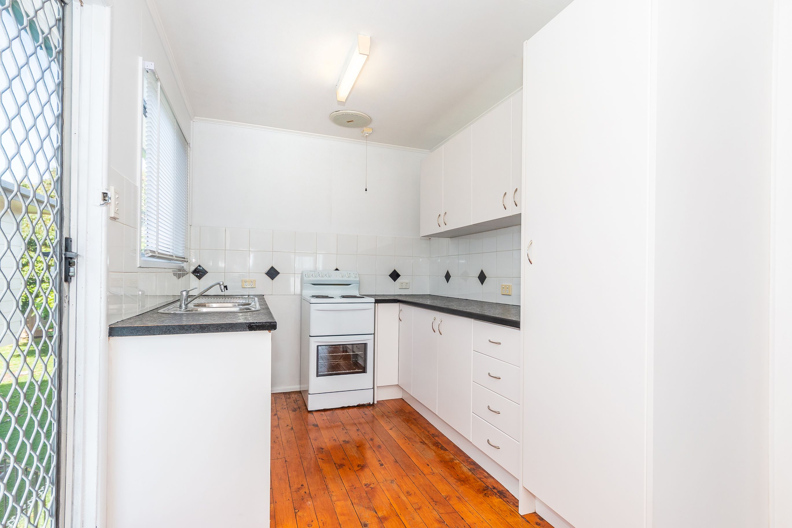 68 Sportsground Street — photo 4 of 12
