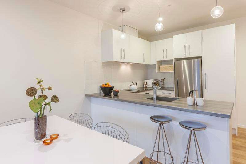 102/62 Surrey Crescent photo 1