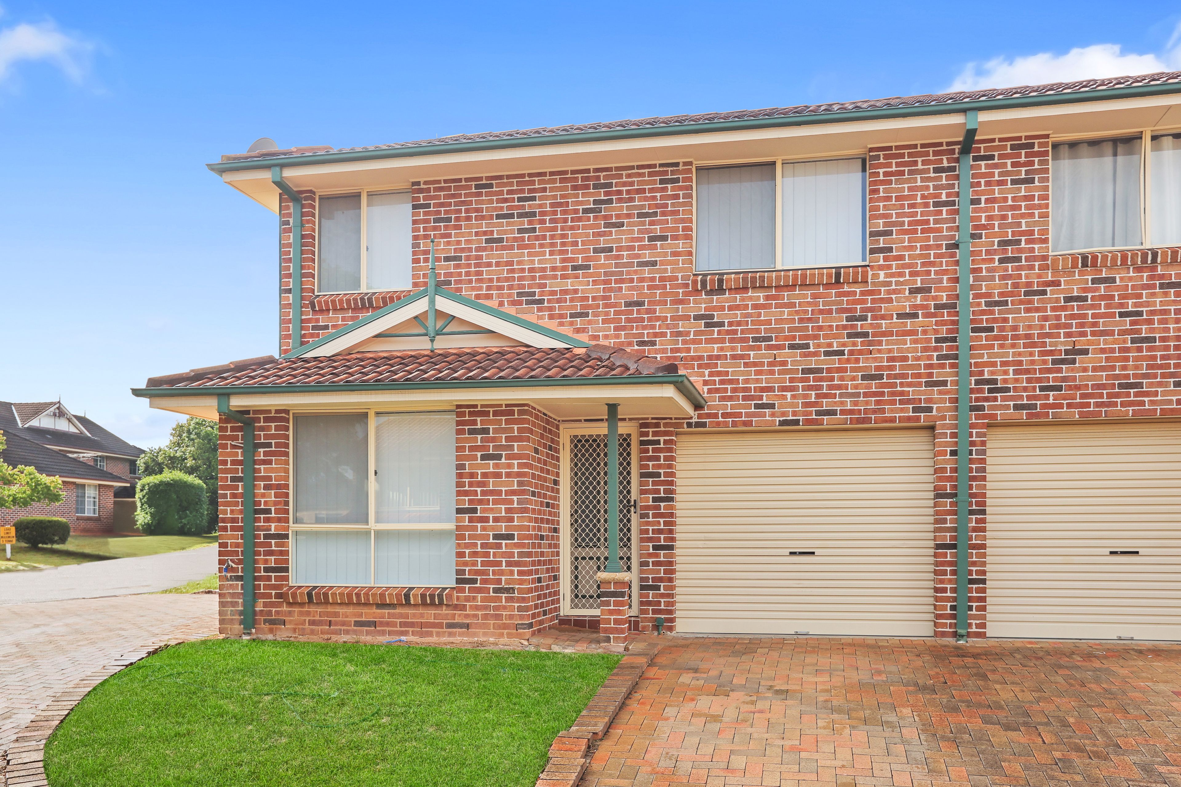 1/2 Dutton Place, Glenmore Park, NSW 2745