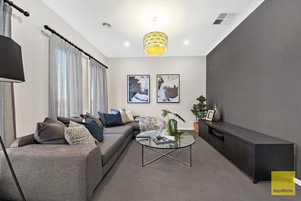 20 Wiltshire Boulevard — photo 3 of 16