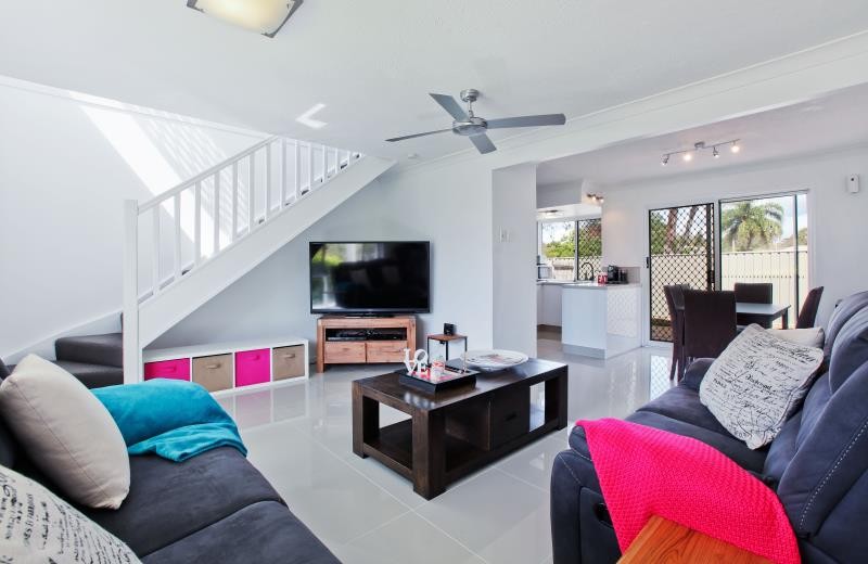 13/2 St Kevins Avenue, Benowa, QLD 4217