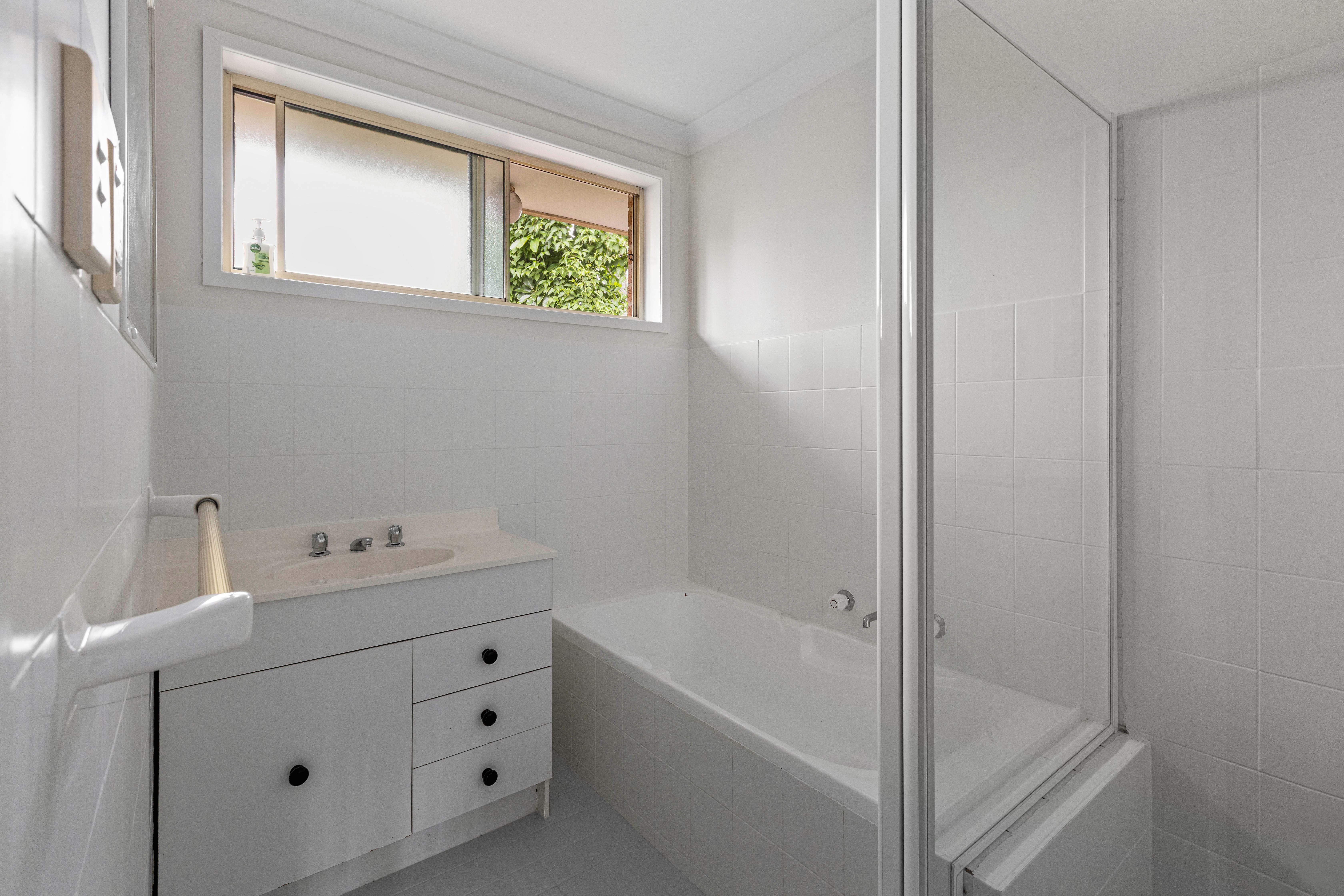 25B Valparaiso Avenue, Toongabbie, NSW