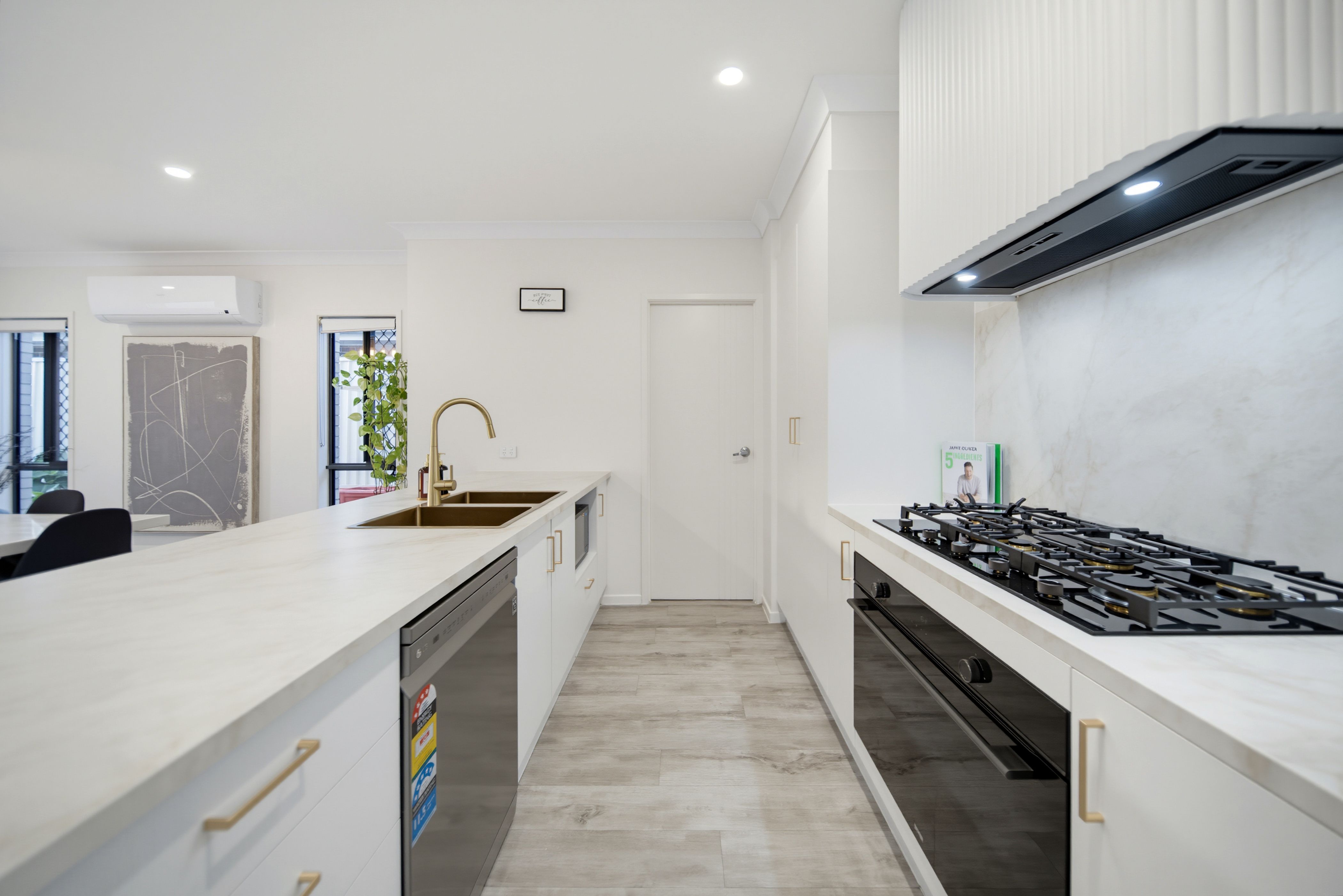 8 Koona Place — photo 5 of 30
