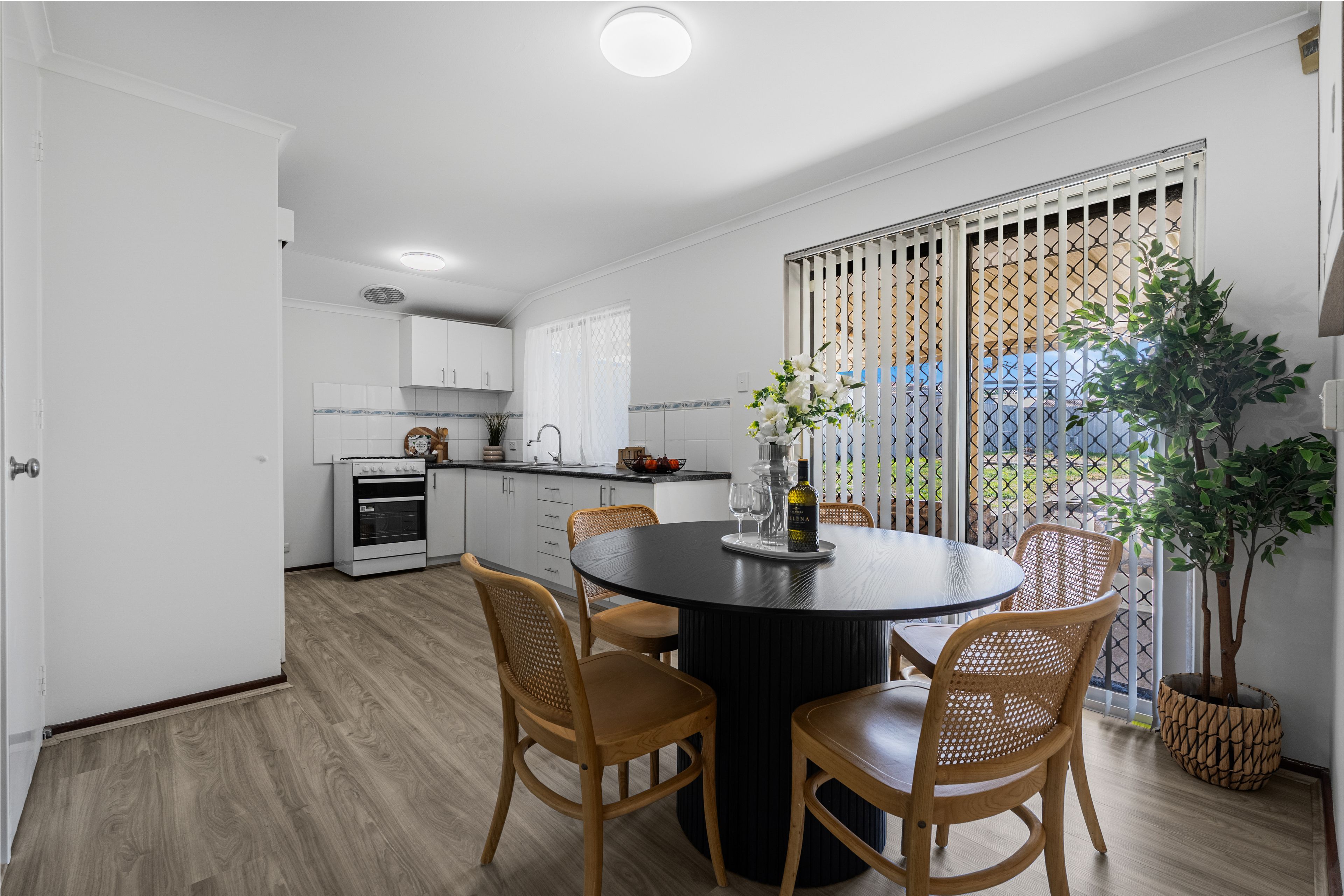 27 Cuttler Avenue — photo 7 of 30