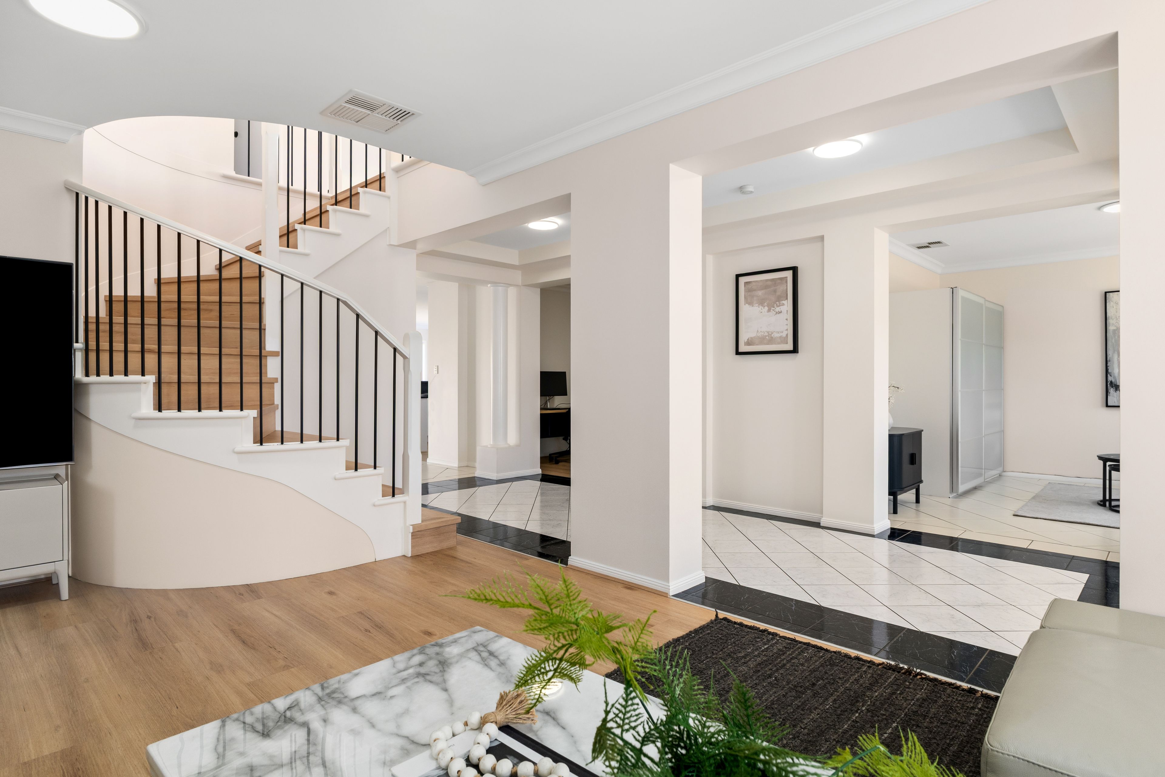 12 York Avenue East — photo 5 of 25