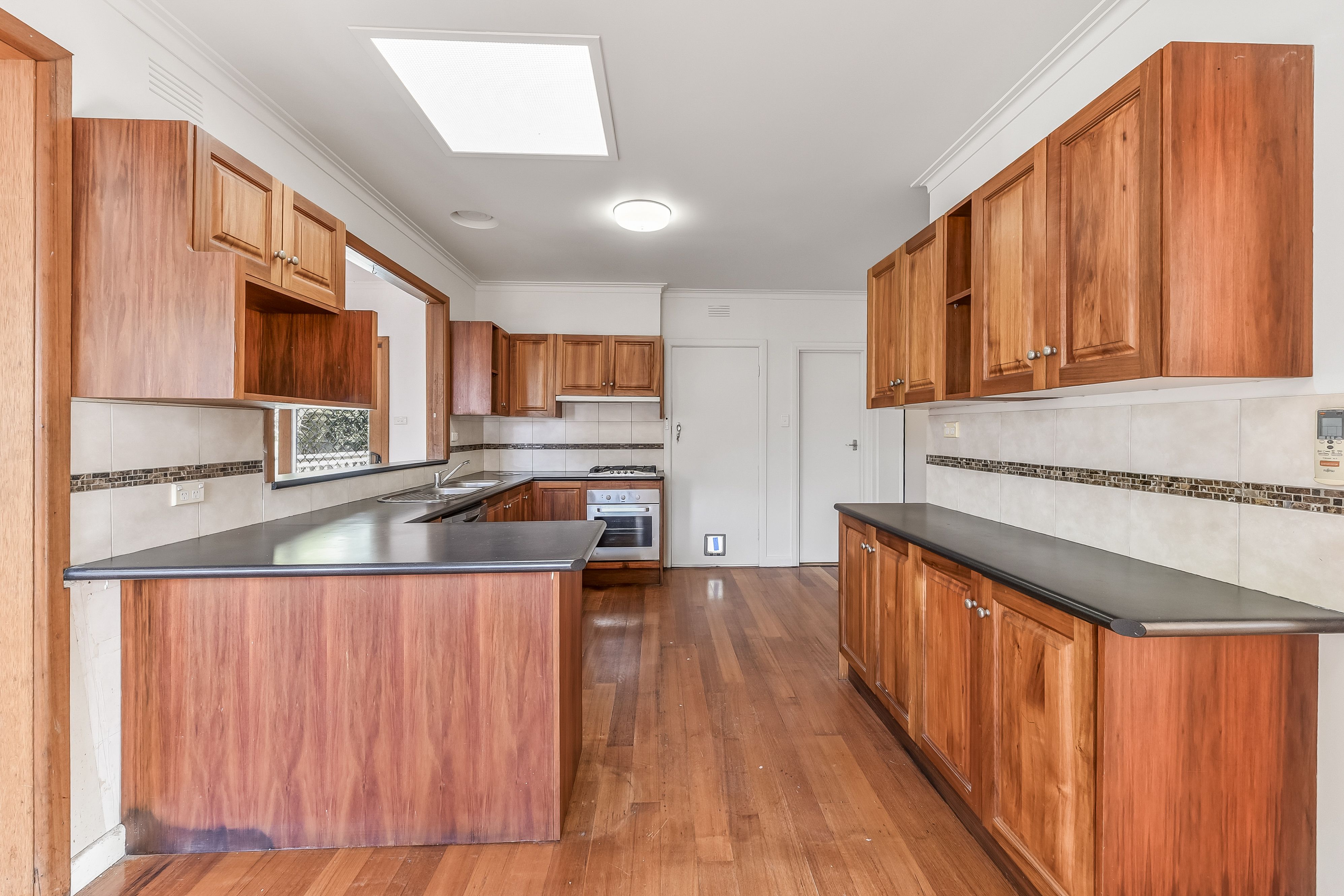 32 Panfield Avenue — photo 4 of 11