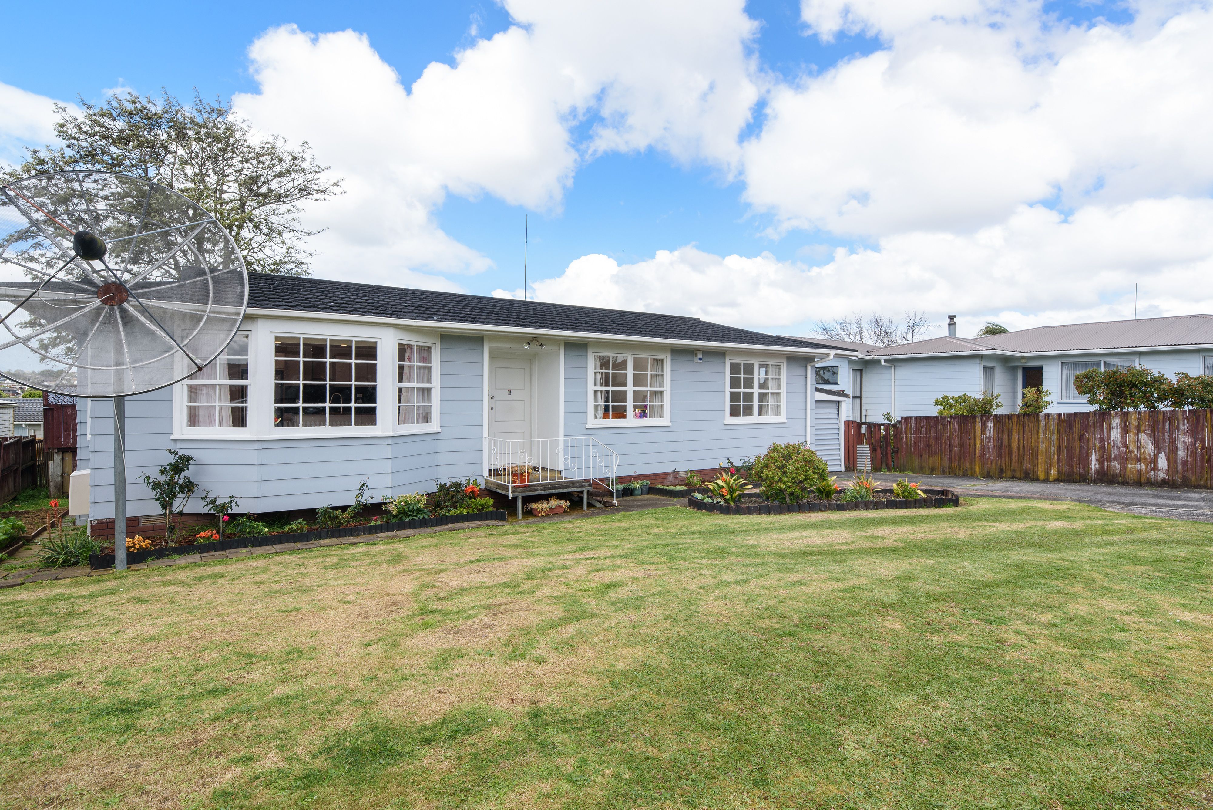 17 Medina Place, Half Moon Bay, Manukau City 2012