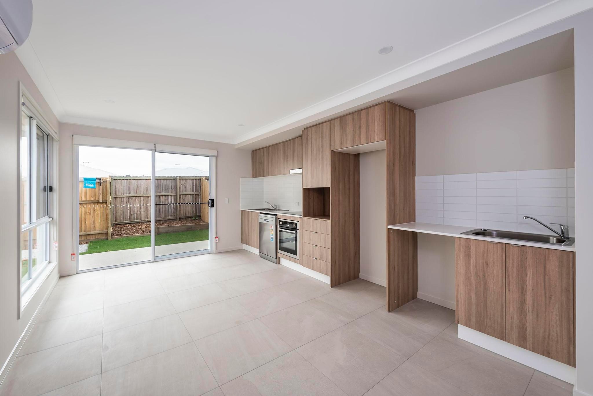 2/45 Mount Glorious Street, Park Ridge, QLD 4125