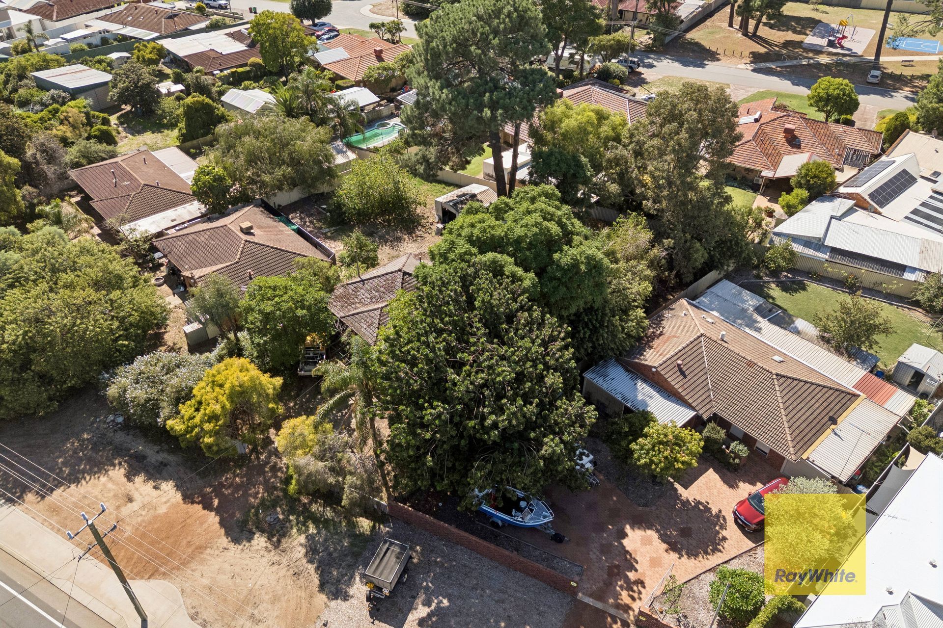 464 Kalamunda Road — photo 3 of 28