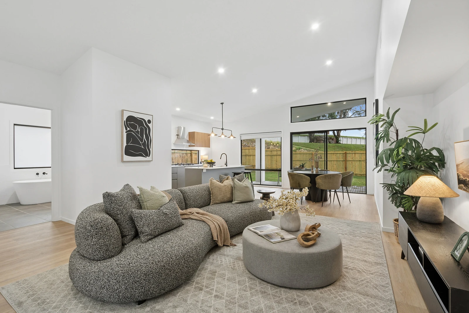 137 Mcginn Road, Ferny Grove, QLD 4055