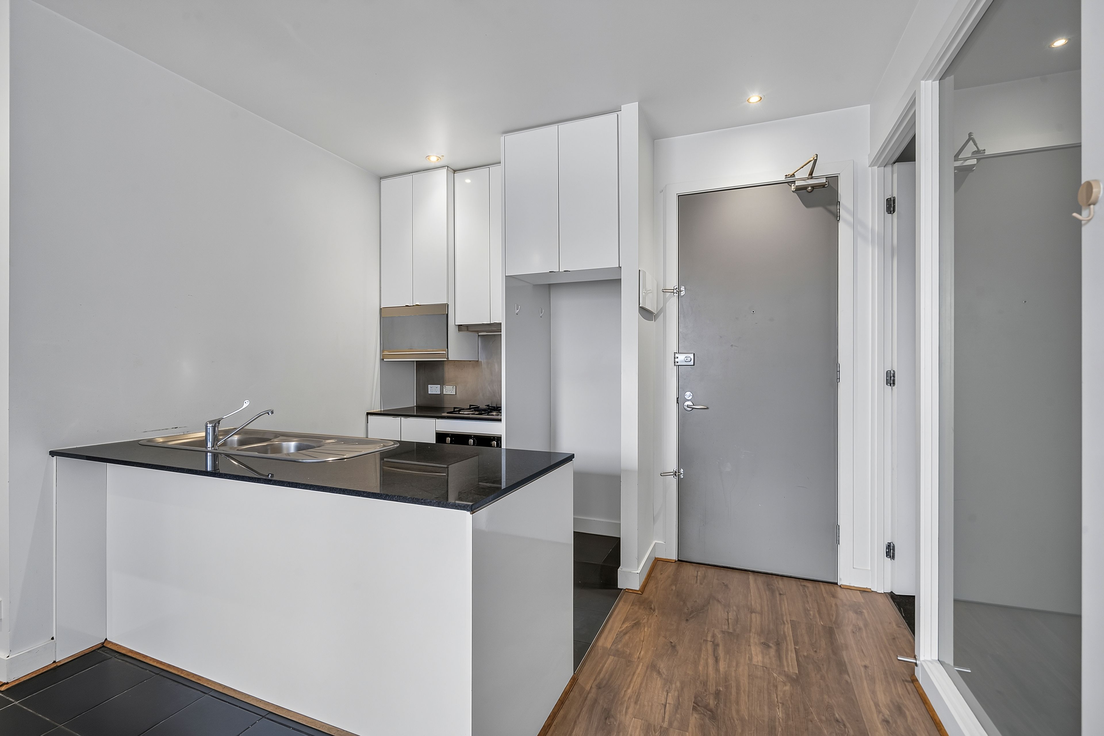 906/325 Collins Street — photo 6 of 10