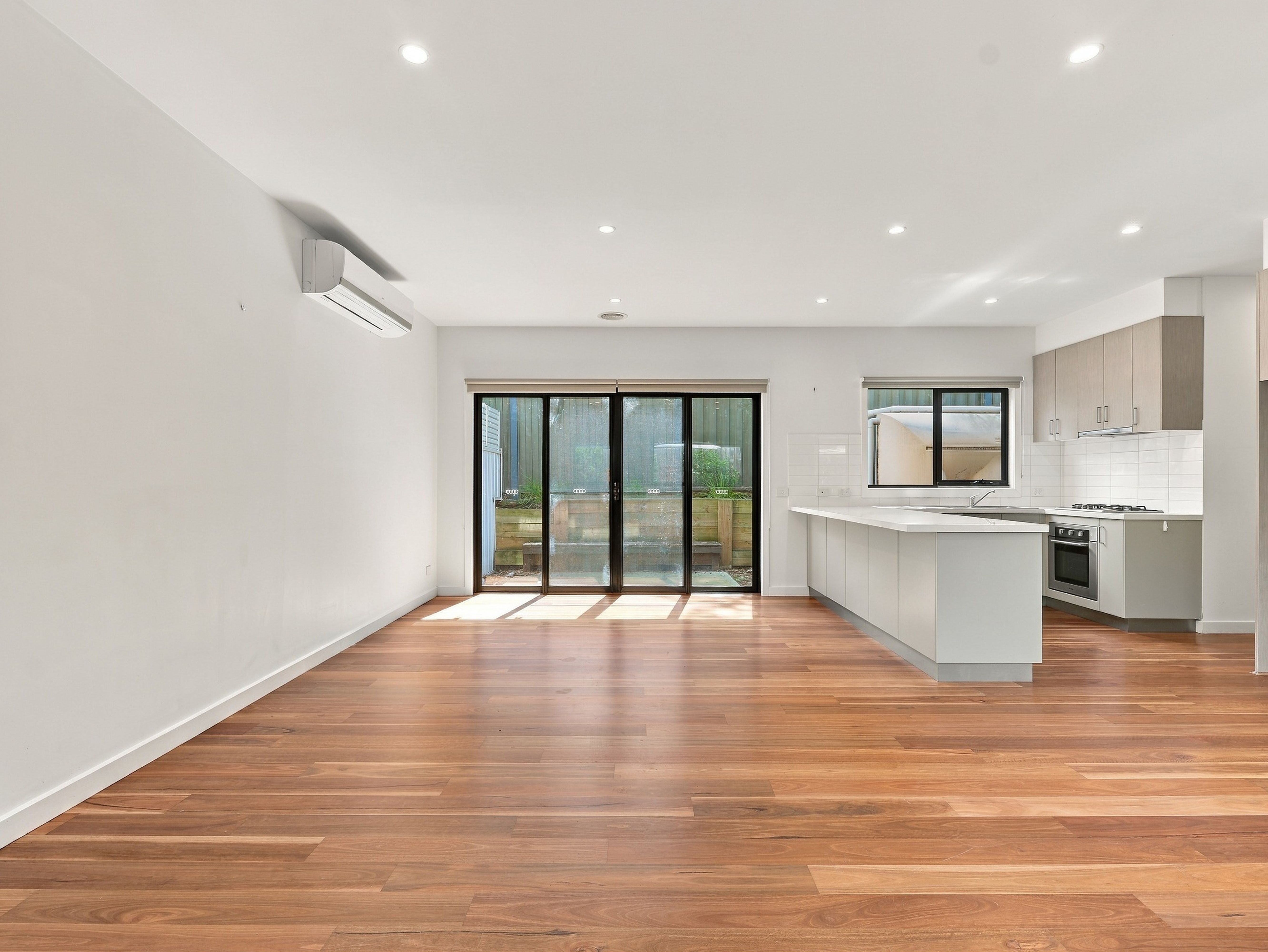 3/9 Watergum Court — photo 3 of 20