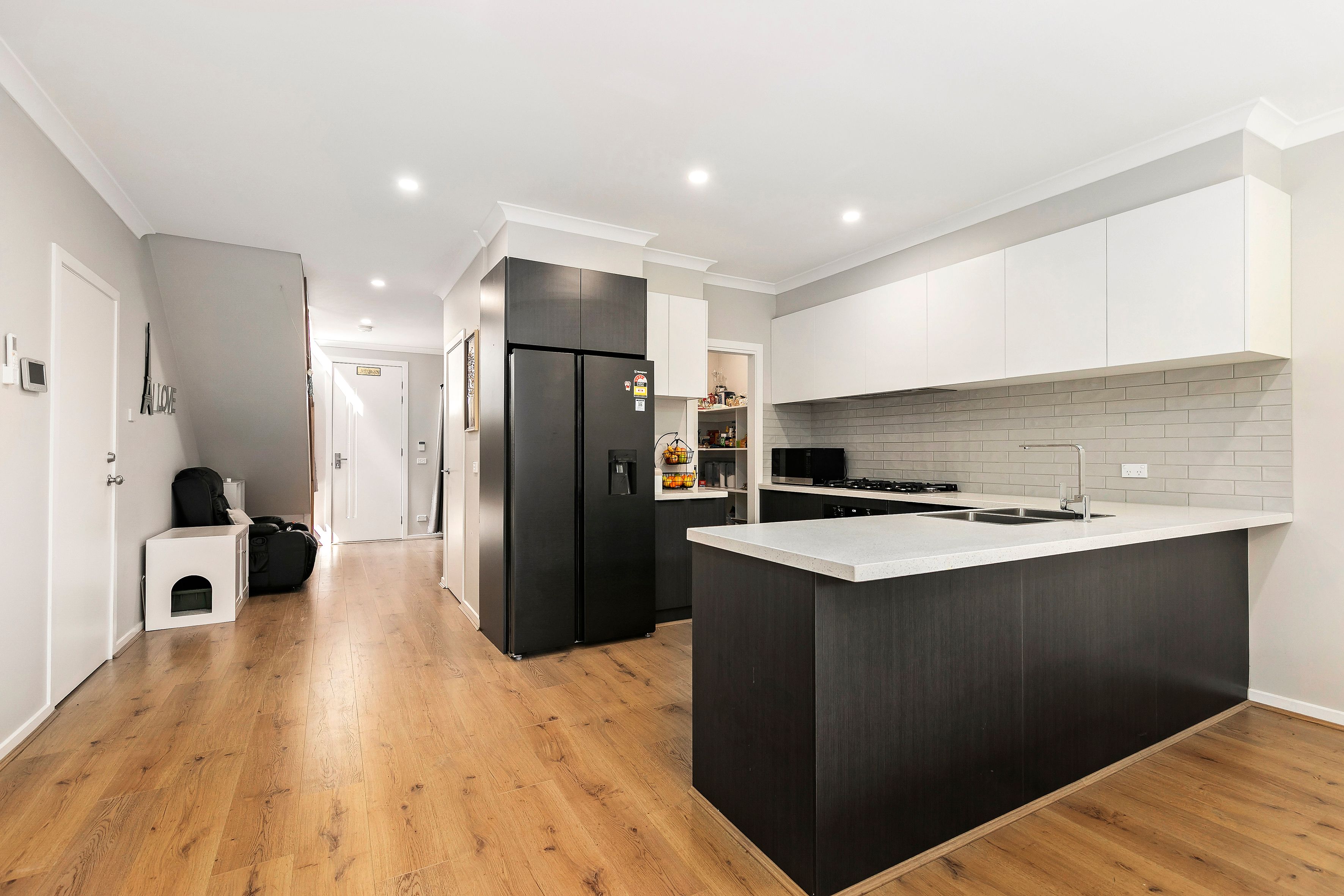 1/1 Bathurst Street — photo 3 of 16