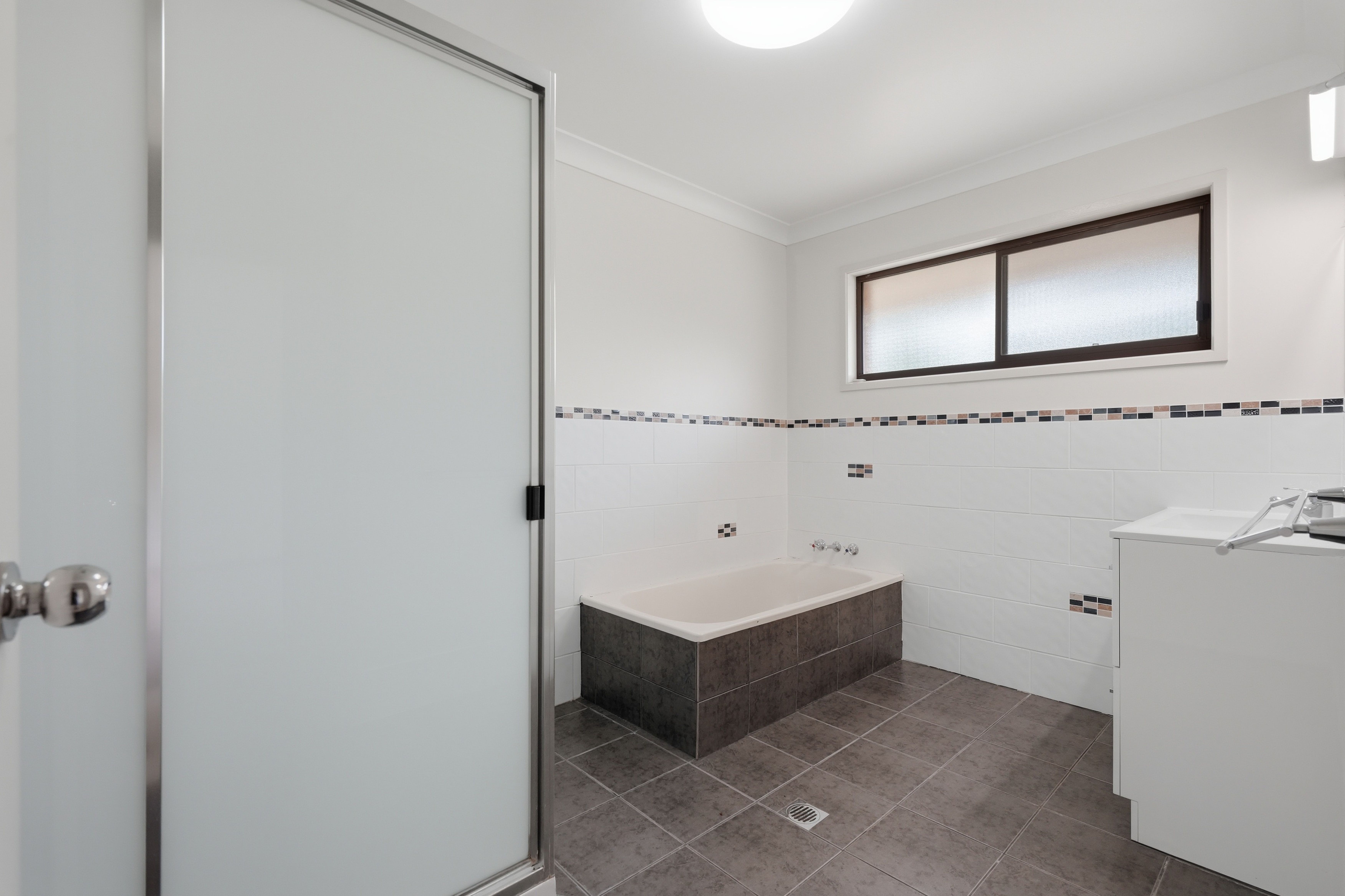 5 Coburg Road — photo 9 of 9
