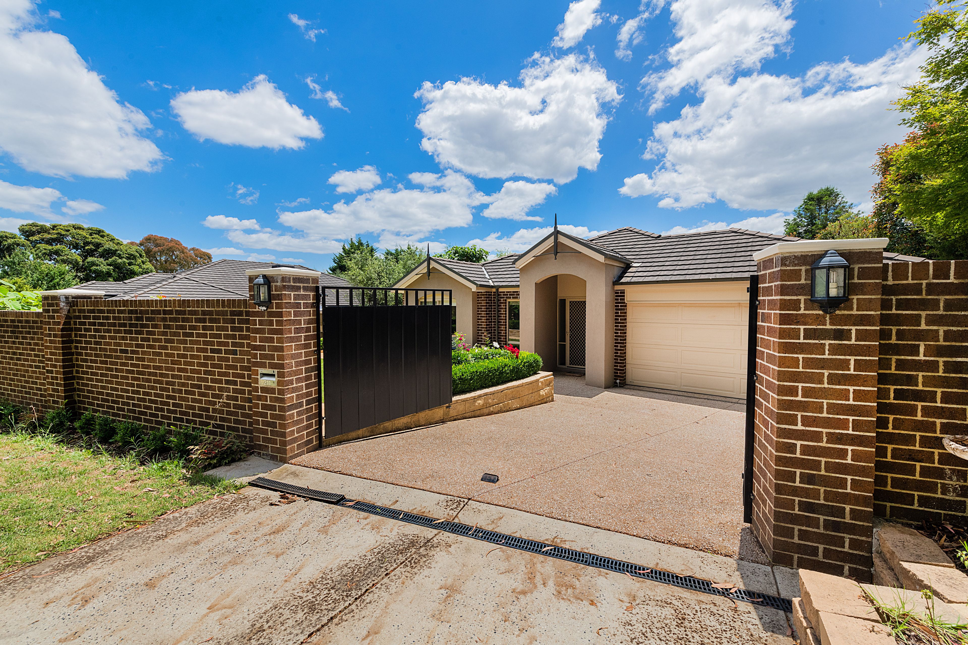 211 Cambridge Road, Mooroolbark, VIC 3138