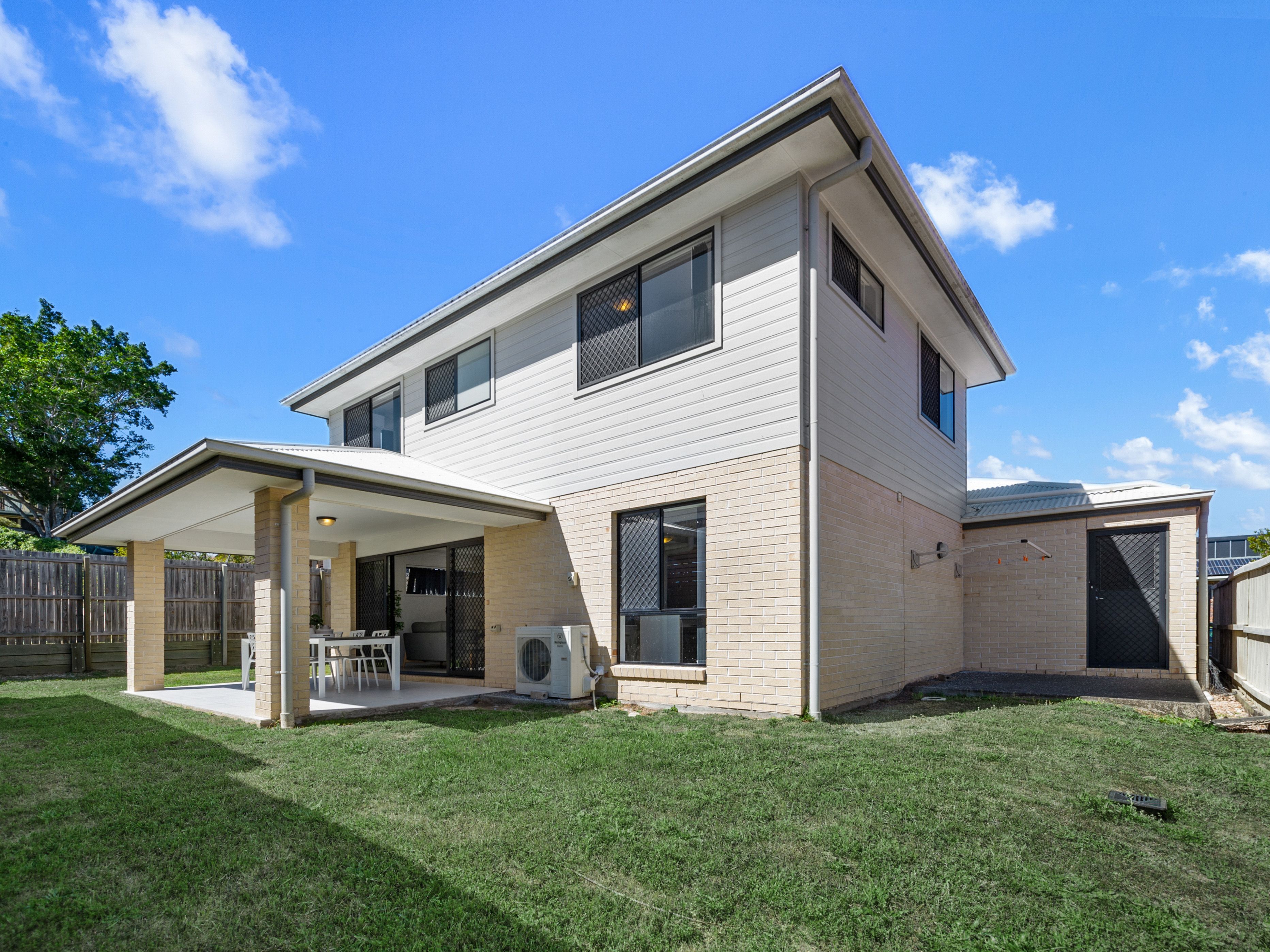 1 Eclipse Street, Bridgeman Downs, QLD 4035