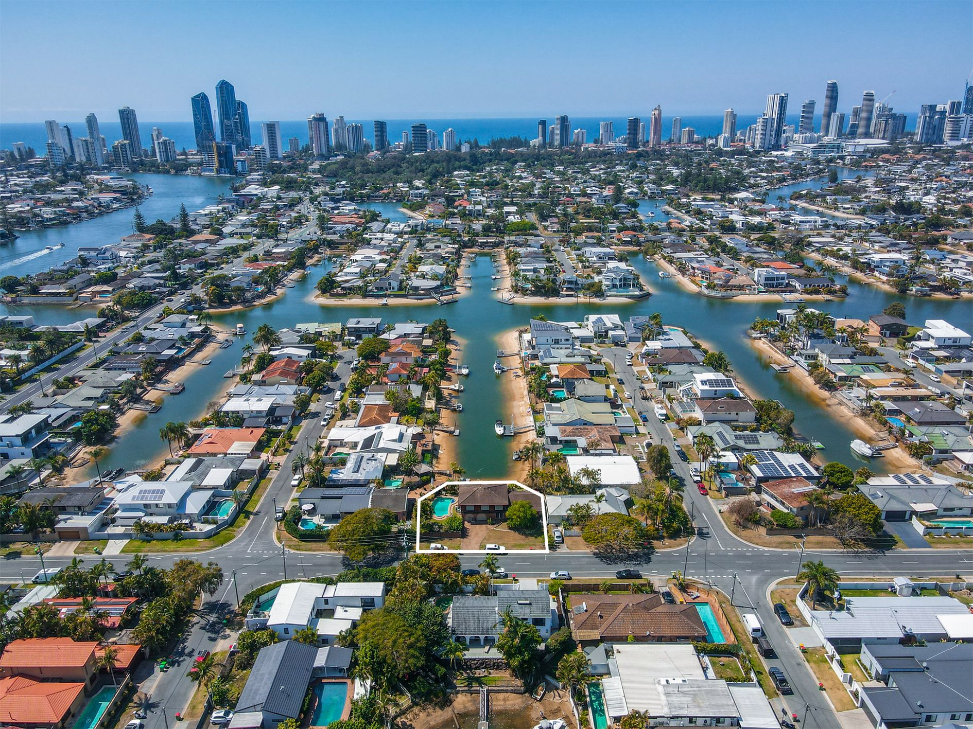 8 Pacific Boulevard, Broadbeach Waters QLD 4218