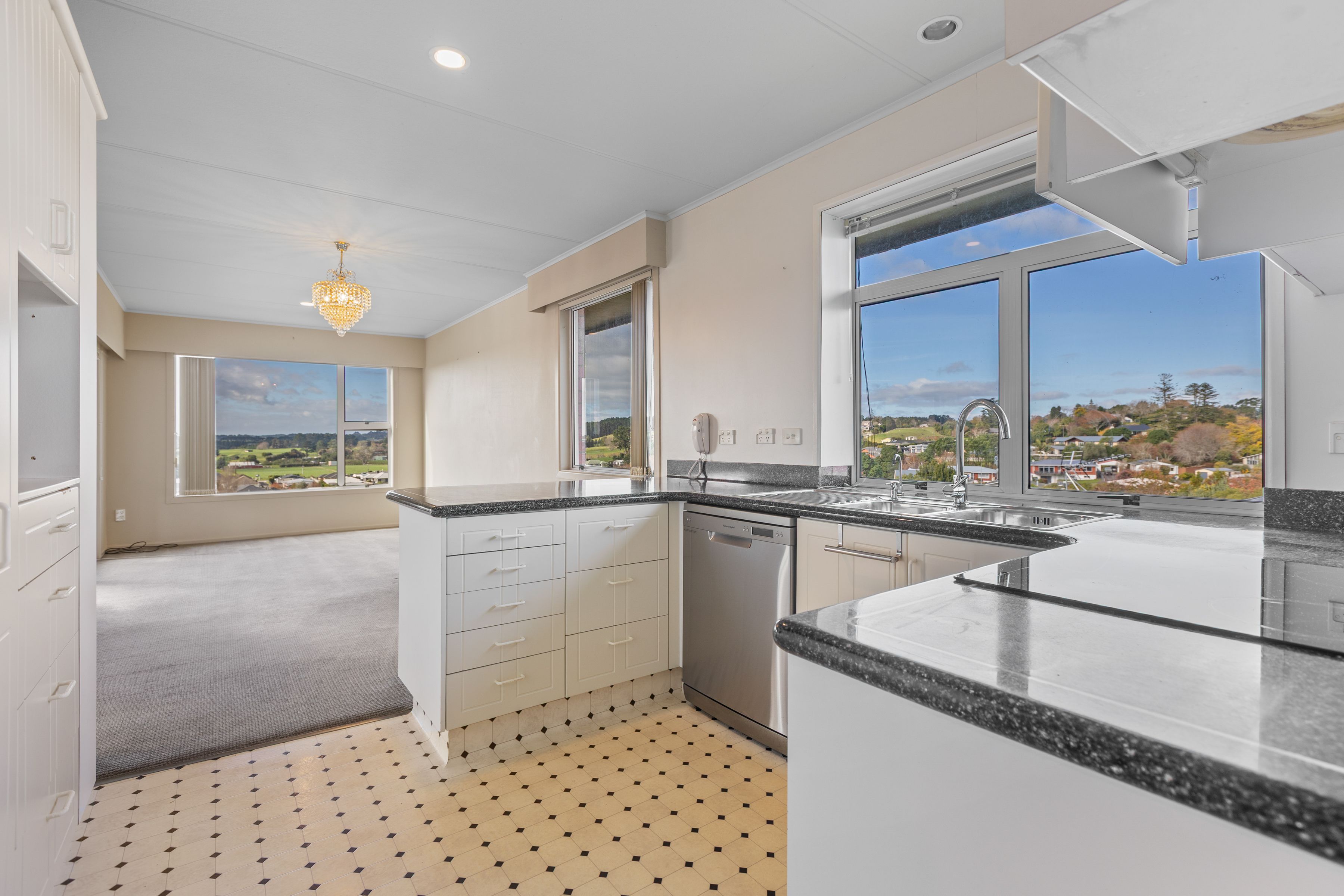 6 Hillcrest Street, Glen Avon, New Plymouth District