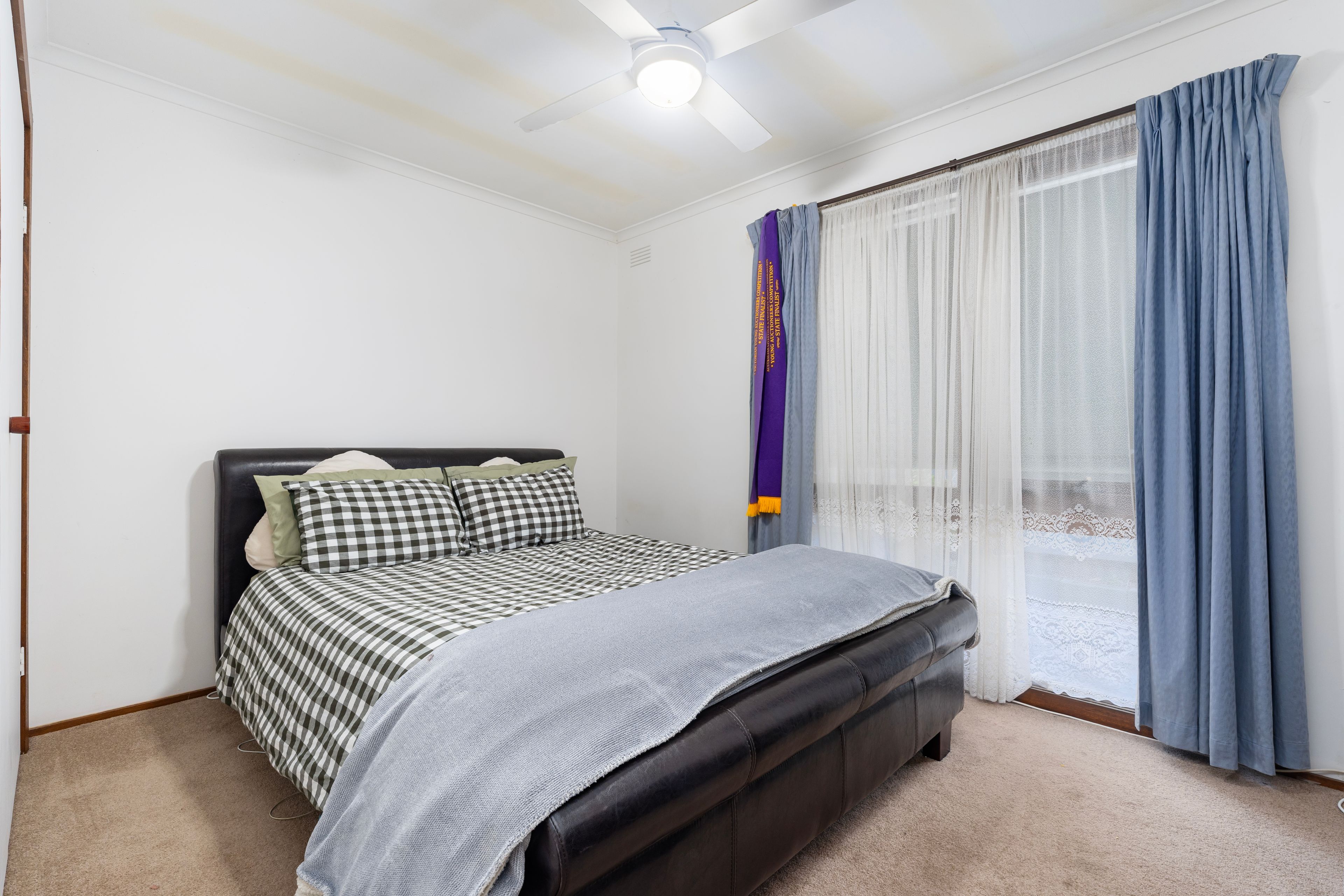323 Mark Crescent — photo 8 of 13