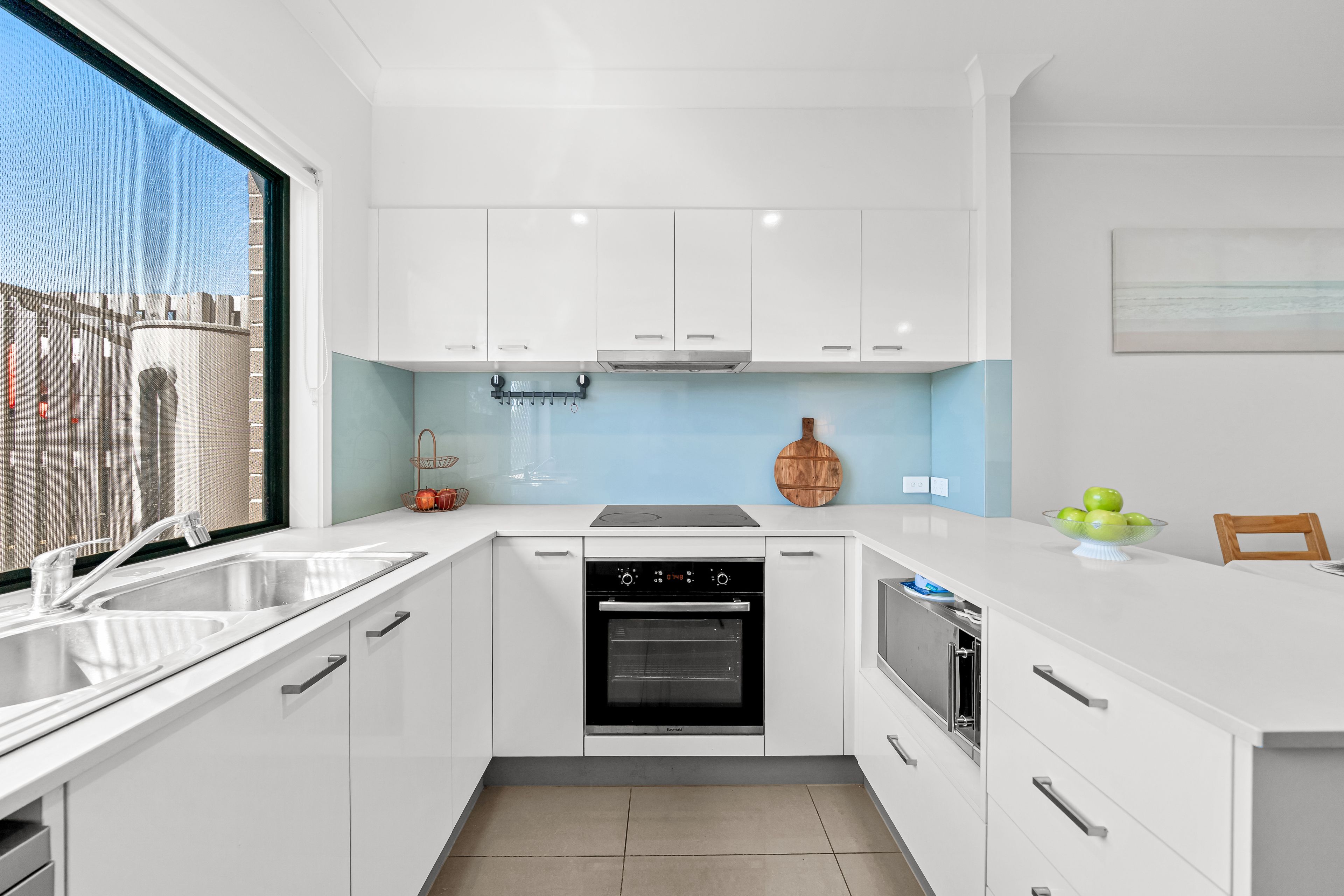 6/380 Benhiam Street — photo 3 of 28