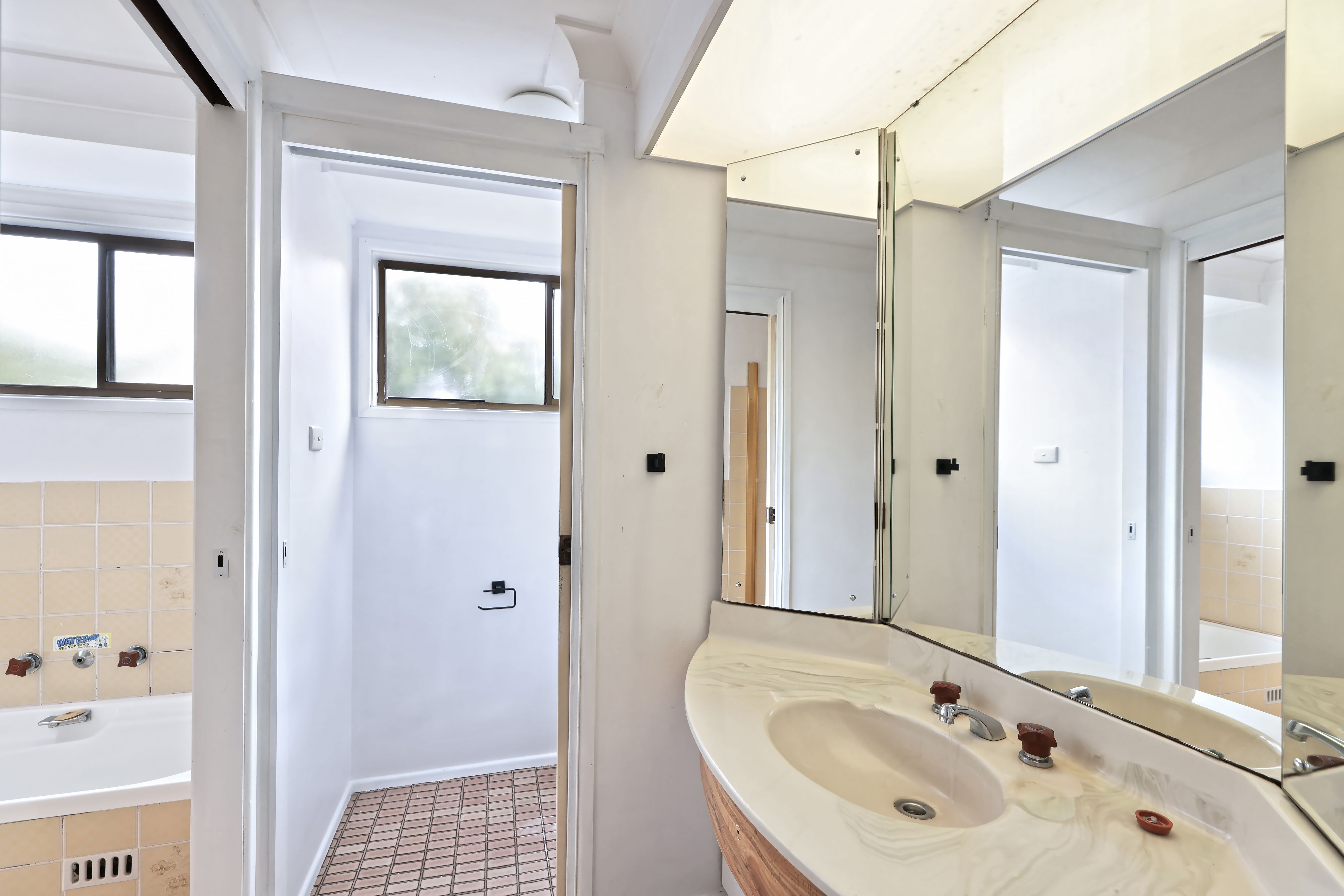 77 Silverdale Road — photo 10 of 13