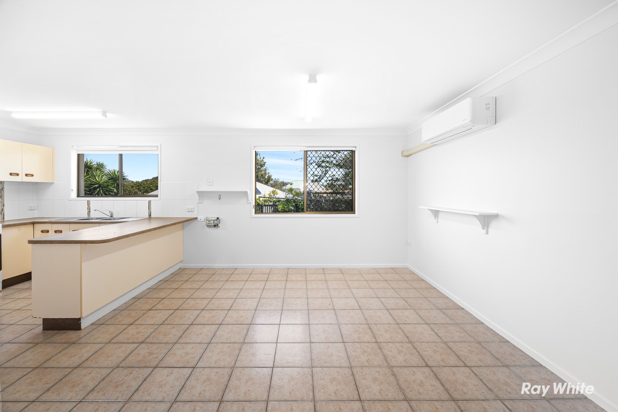 20 Robinson Street — photo 2 of 9