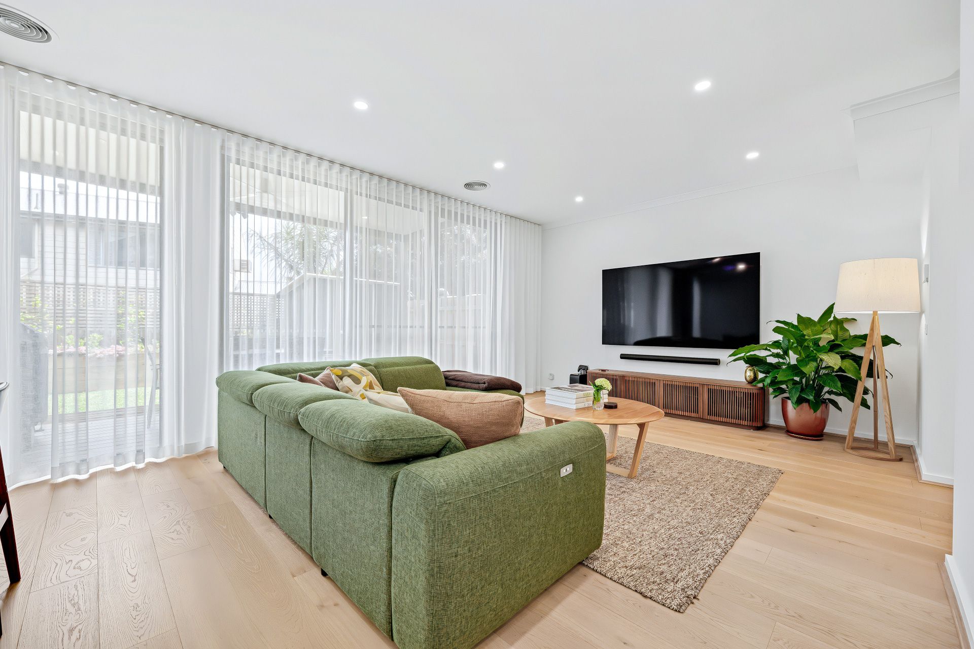 17 Castle Close — photo 4 of 13