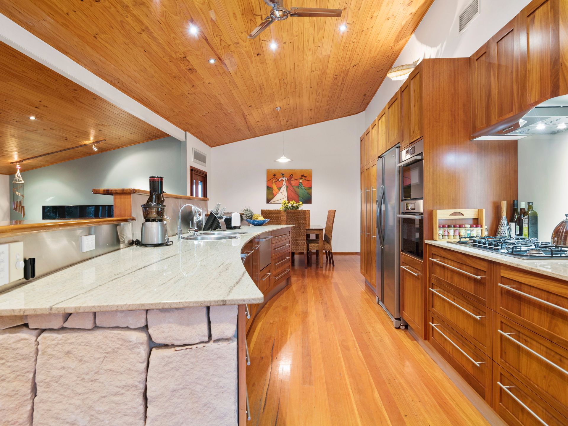 18 Jandakot Court, Elanora QLD 4221