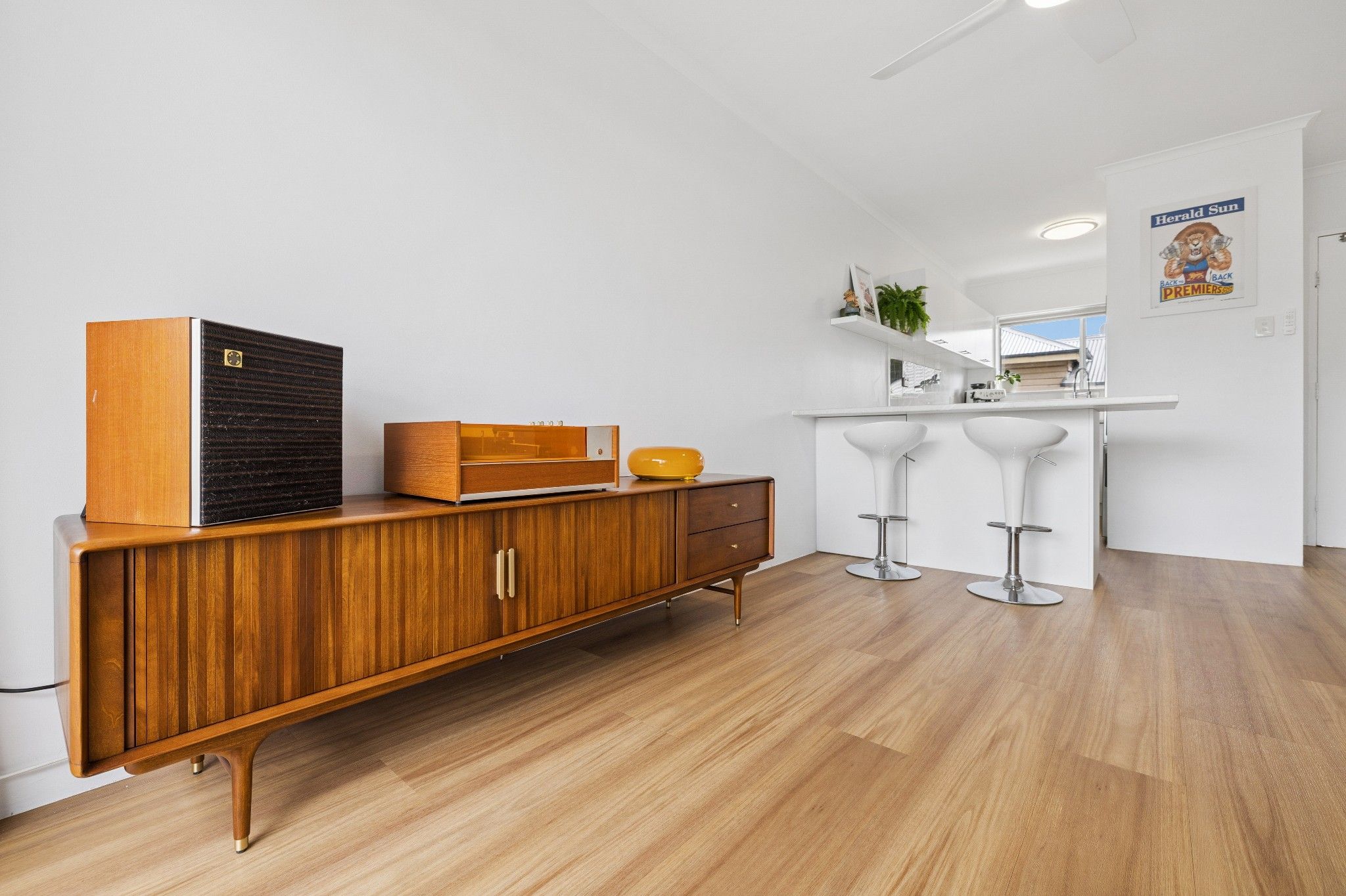 1/21 Edmondstone Street — photo 4 of 18