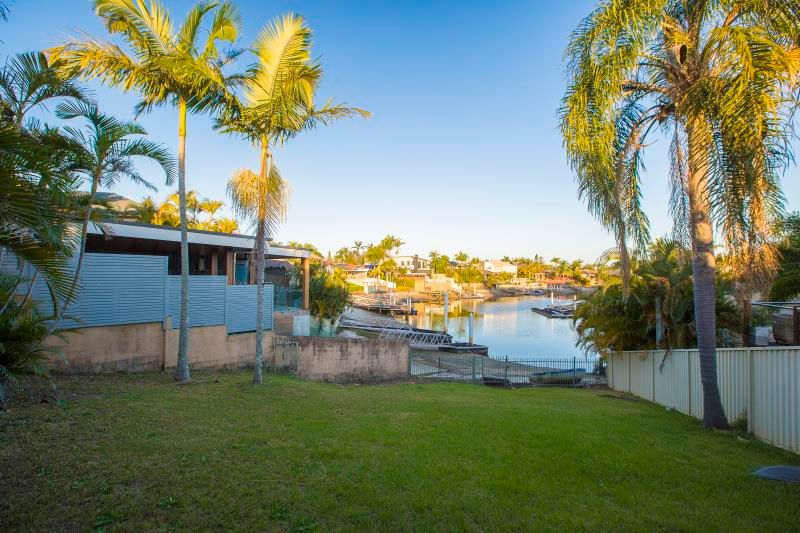 7 Tyrone Avenue, Sorrento, QLD 4217
