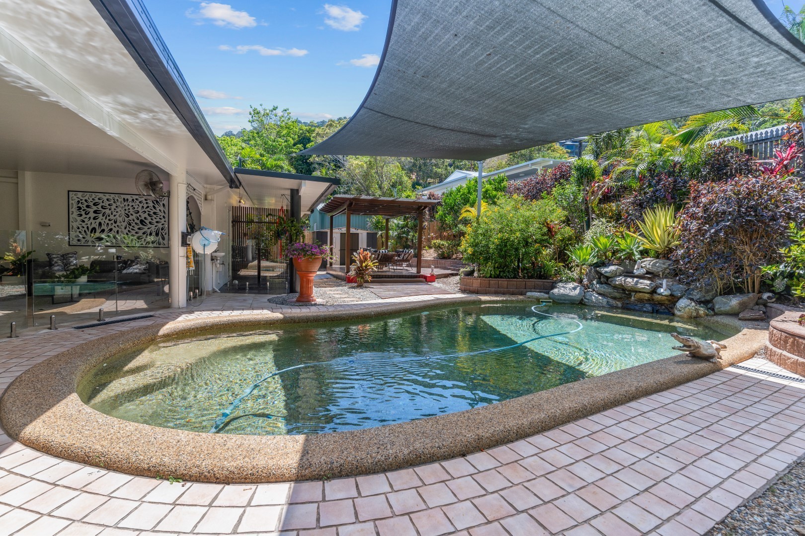 2 Solomon Place, Mooroobool, QLD 4870