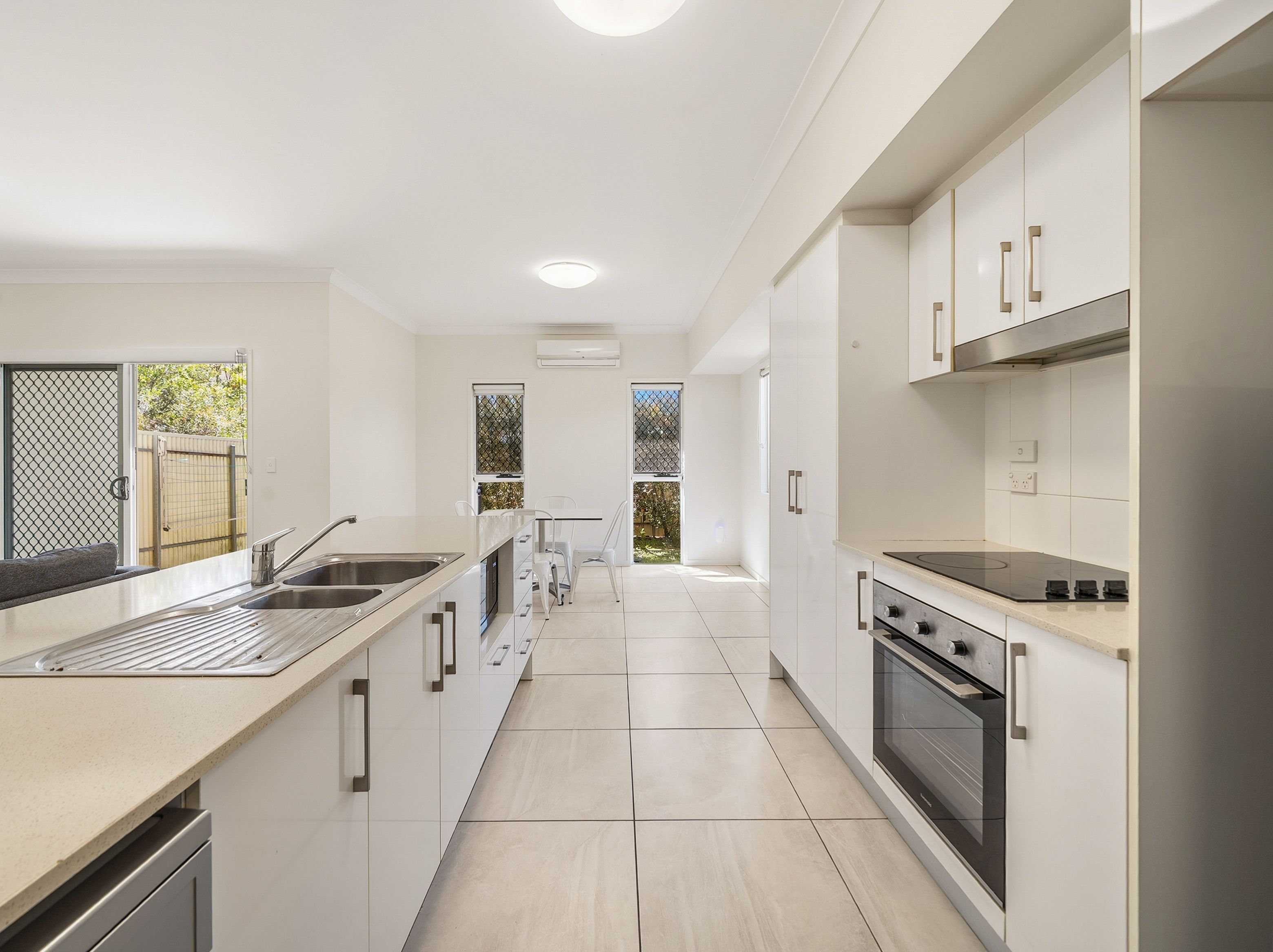 24/128 Kinsellas Road West — photo 3 of 16