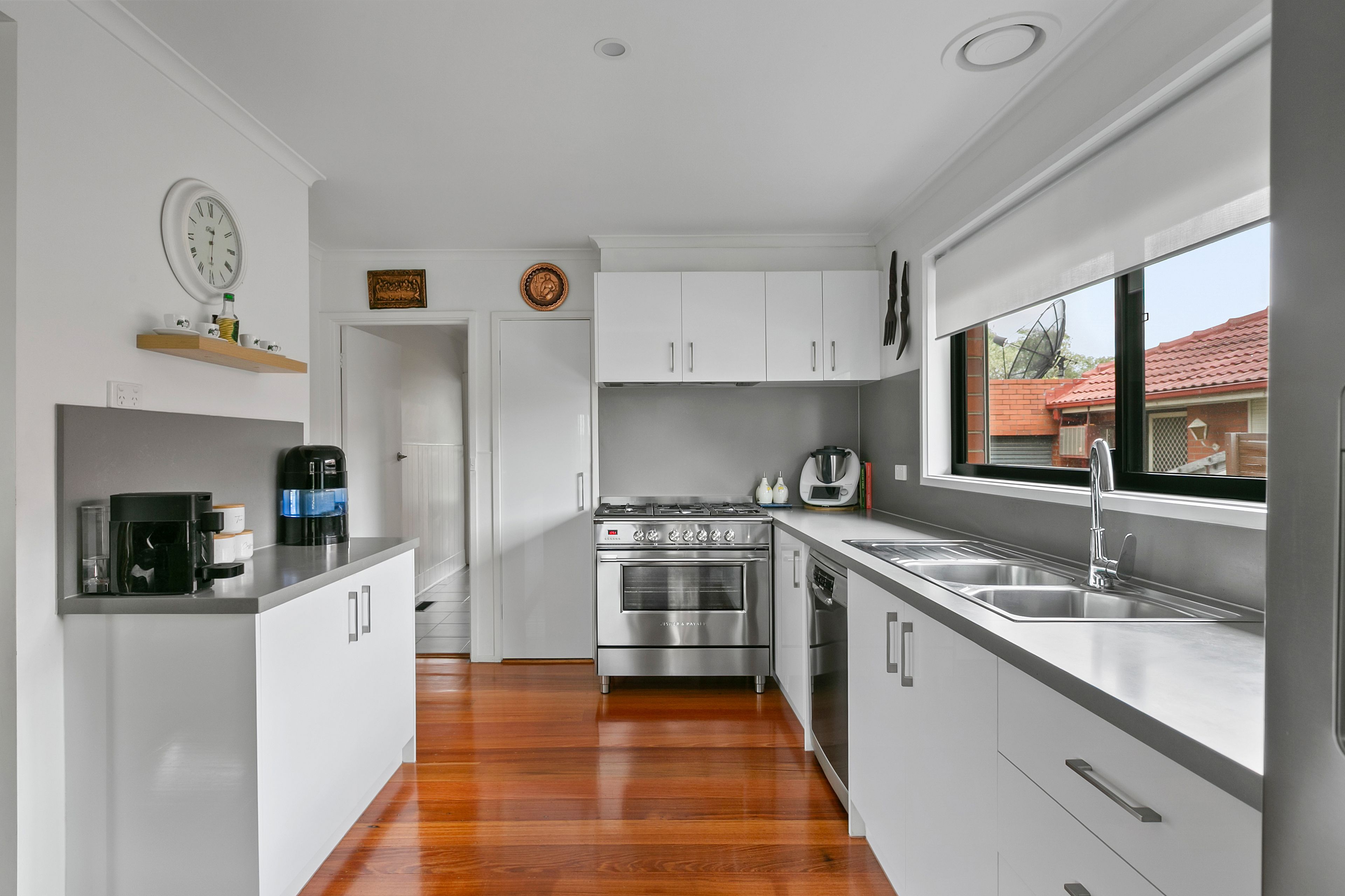 92 Glasgow Avenue — photo 5 of 13