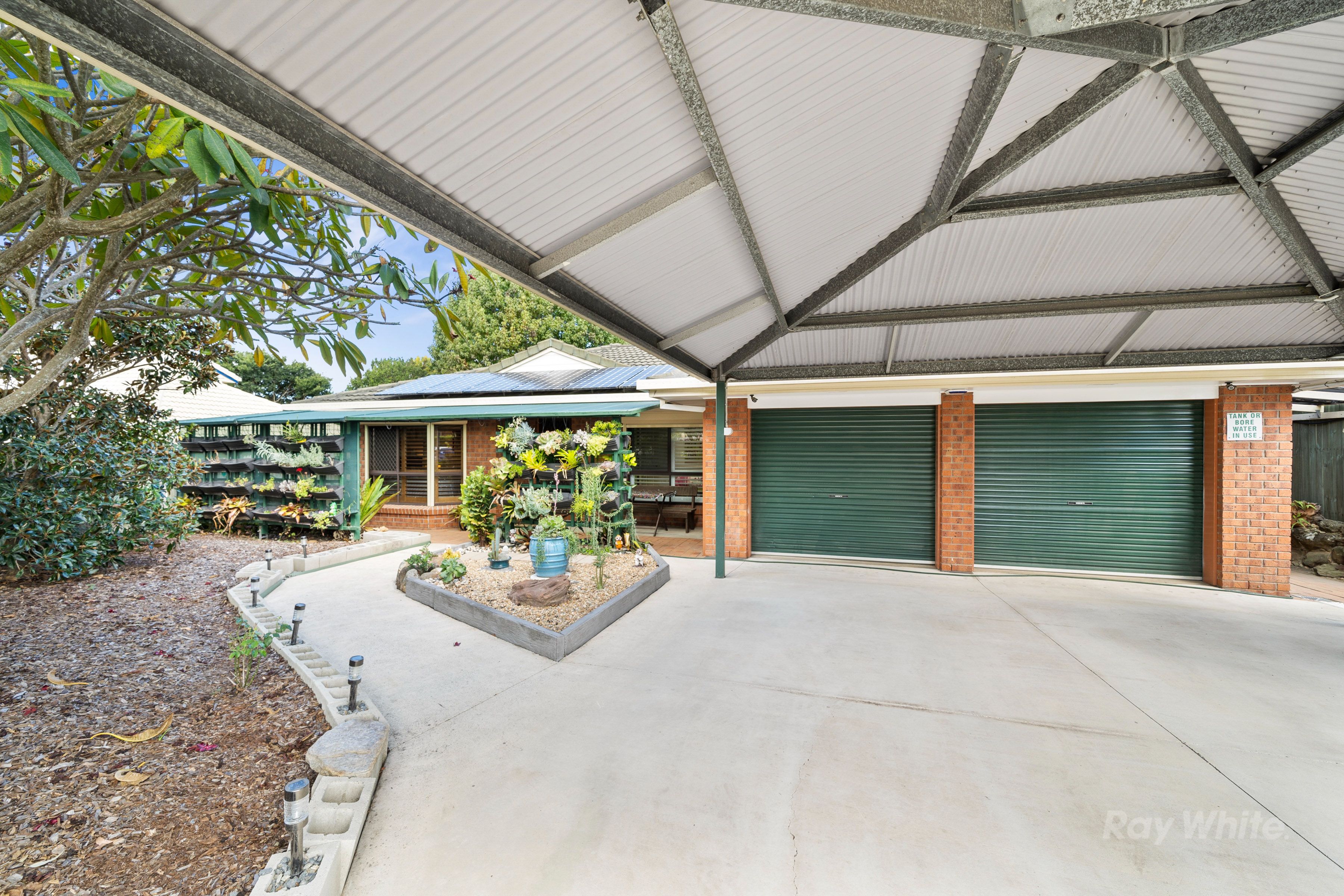 10 Pandanus Court, Regents Park, QLD 4118