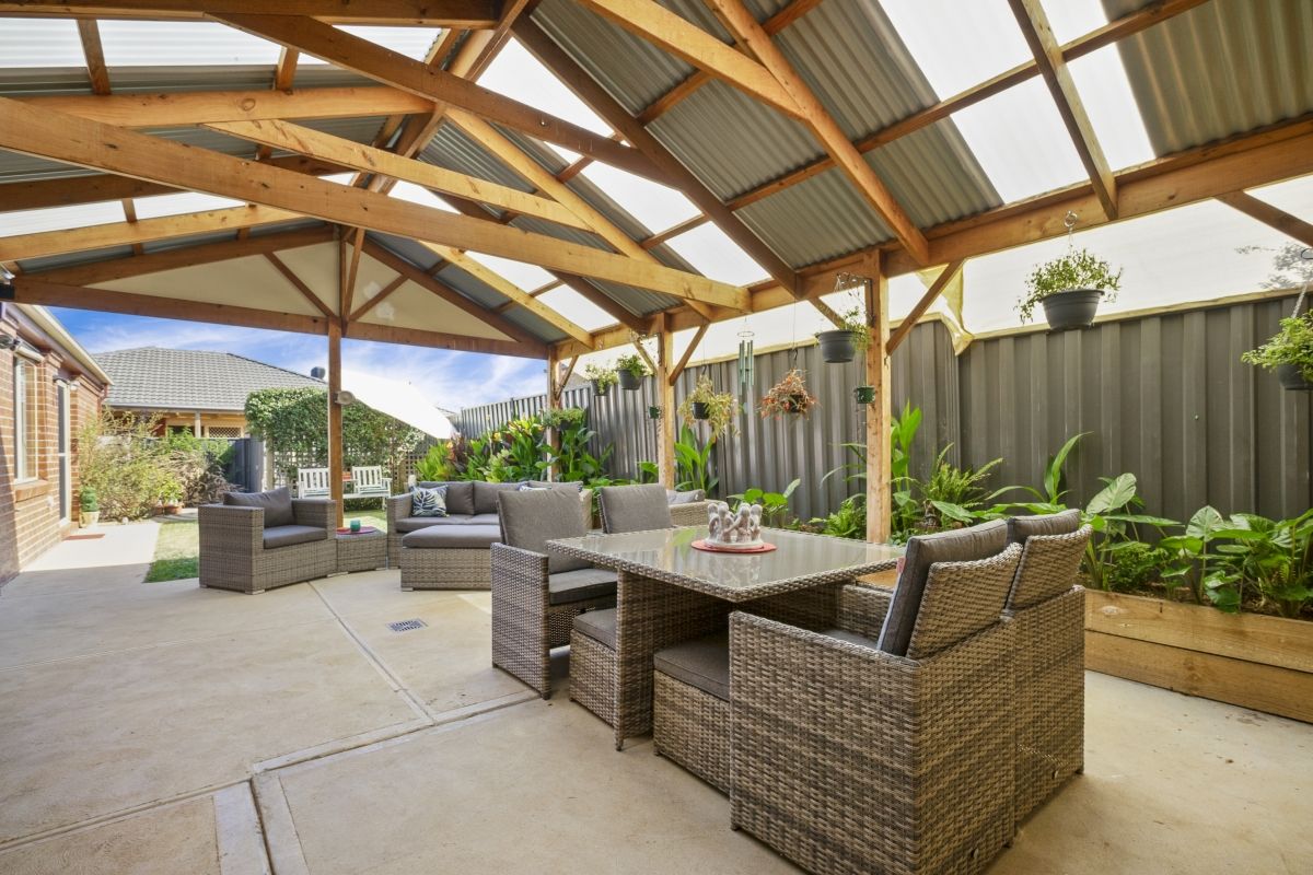 1 Manifera Close, Manor Lakes, VIC 3024