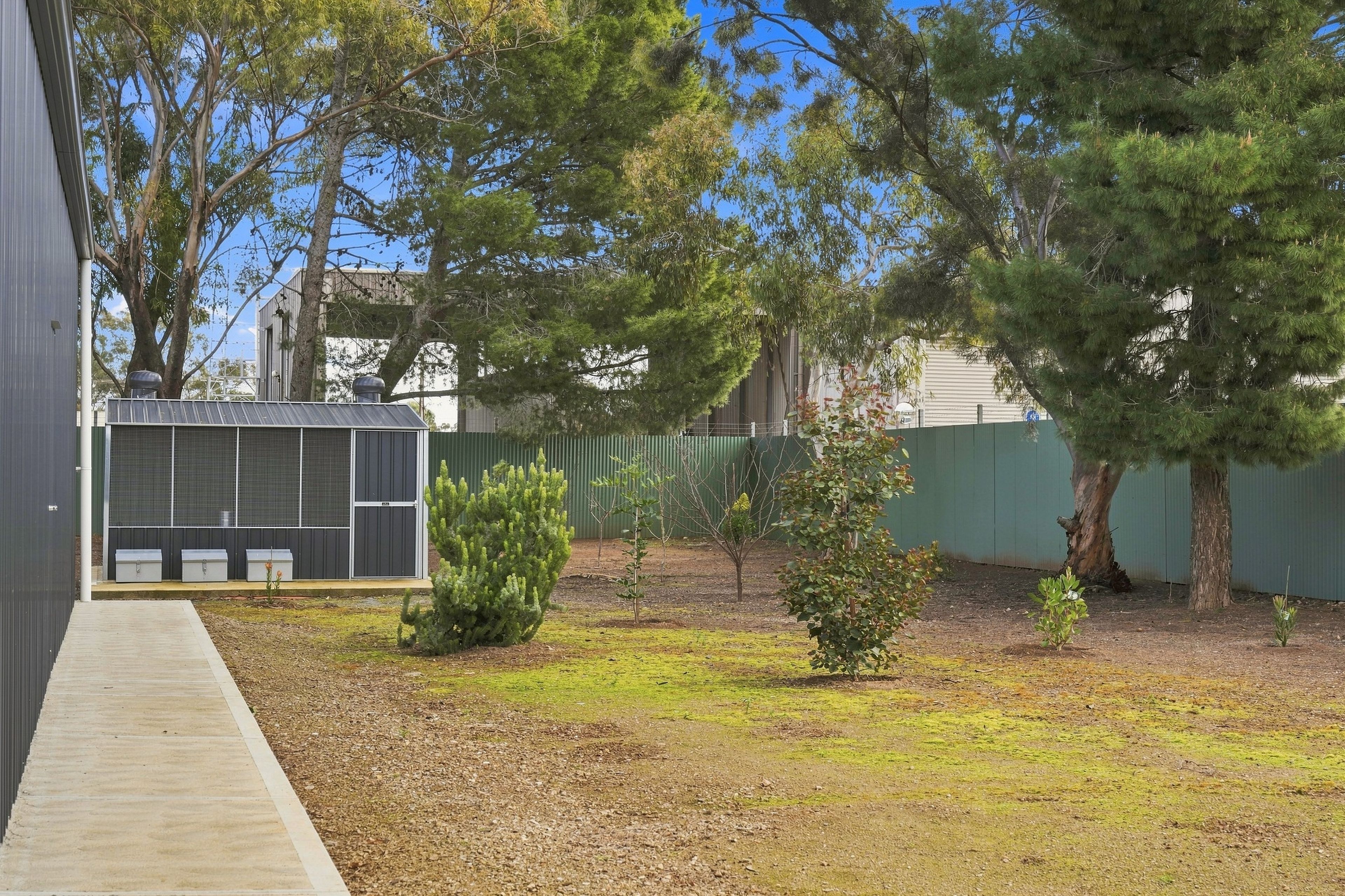 19 Aerodrome Road — photo 10 of 12