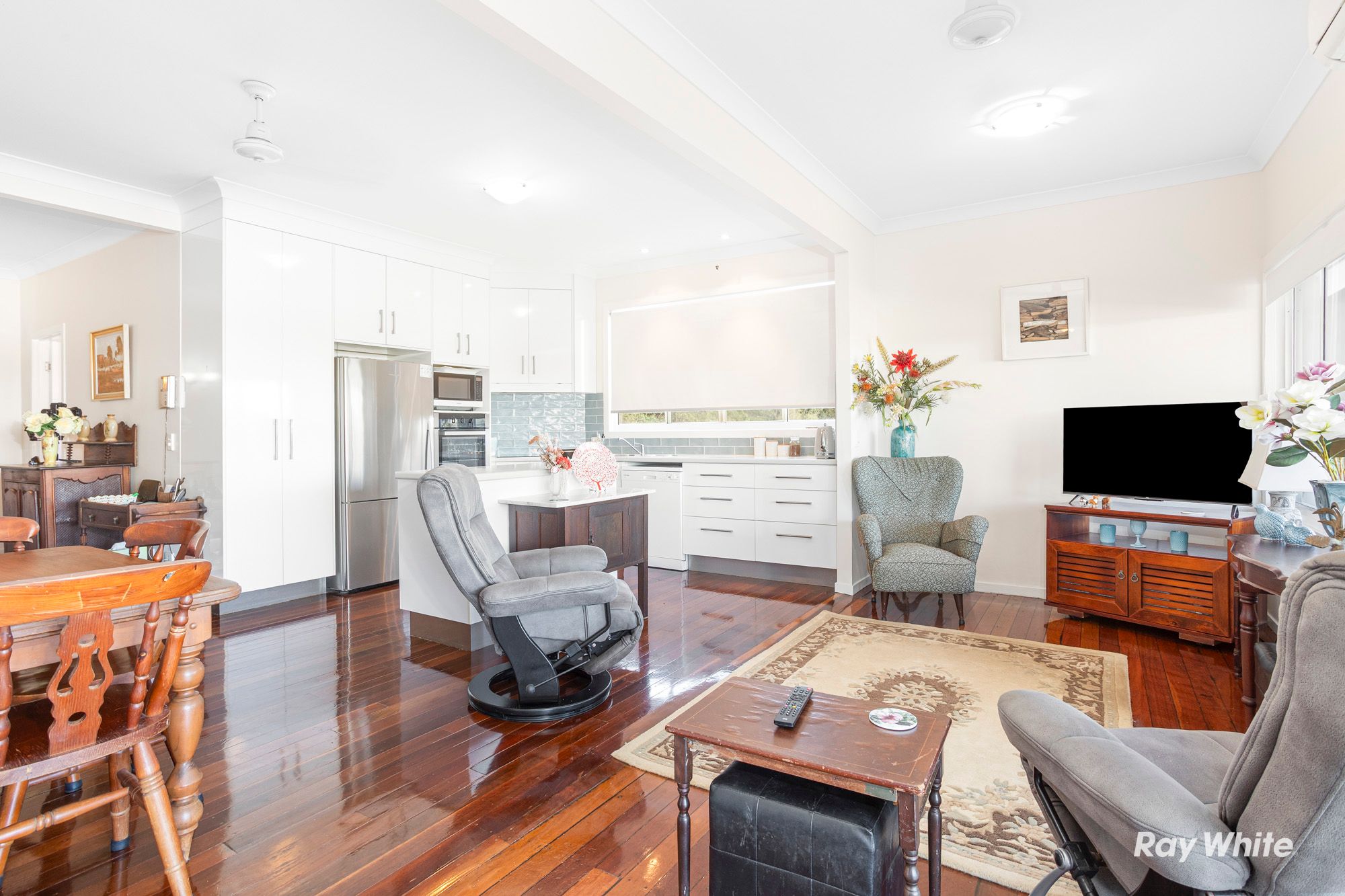 54 Farnborough Road — photo 4 of 23