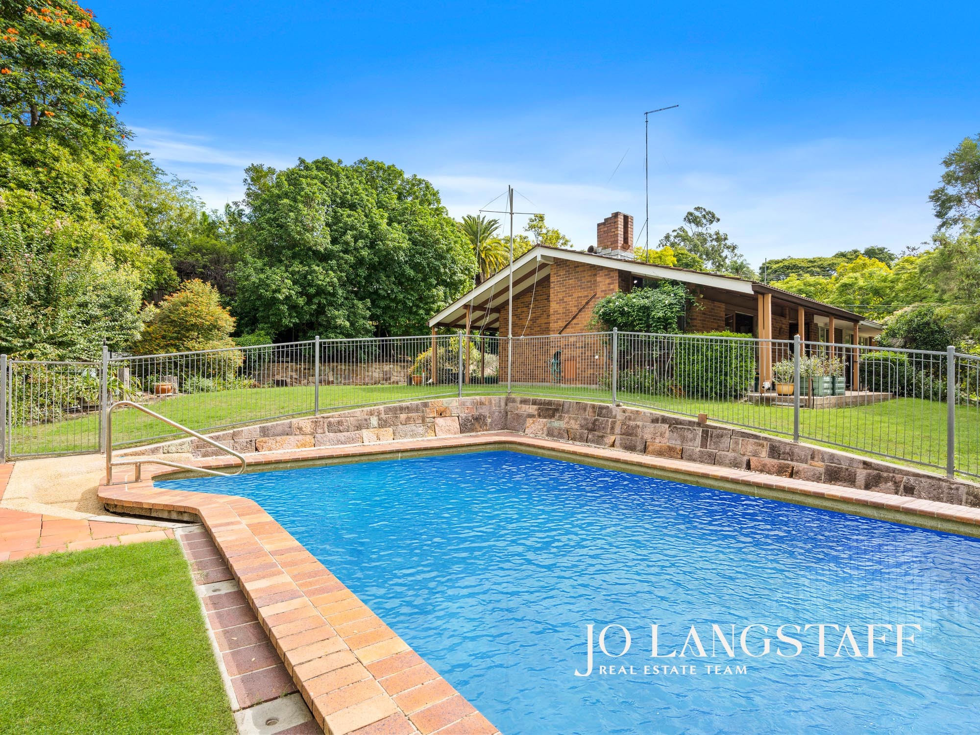 42 Gubberley Street, Kenmore, QLD 4069