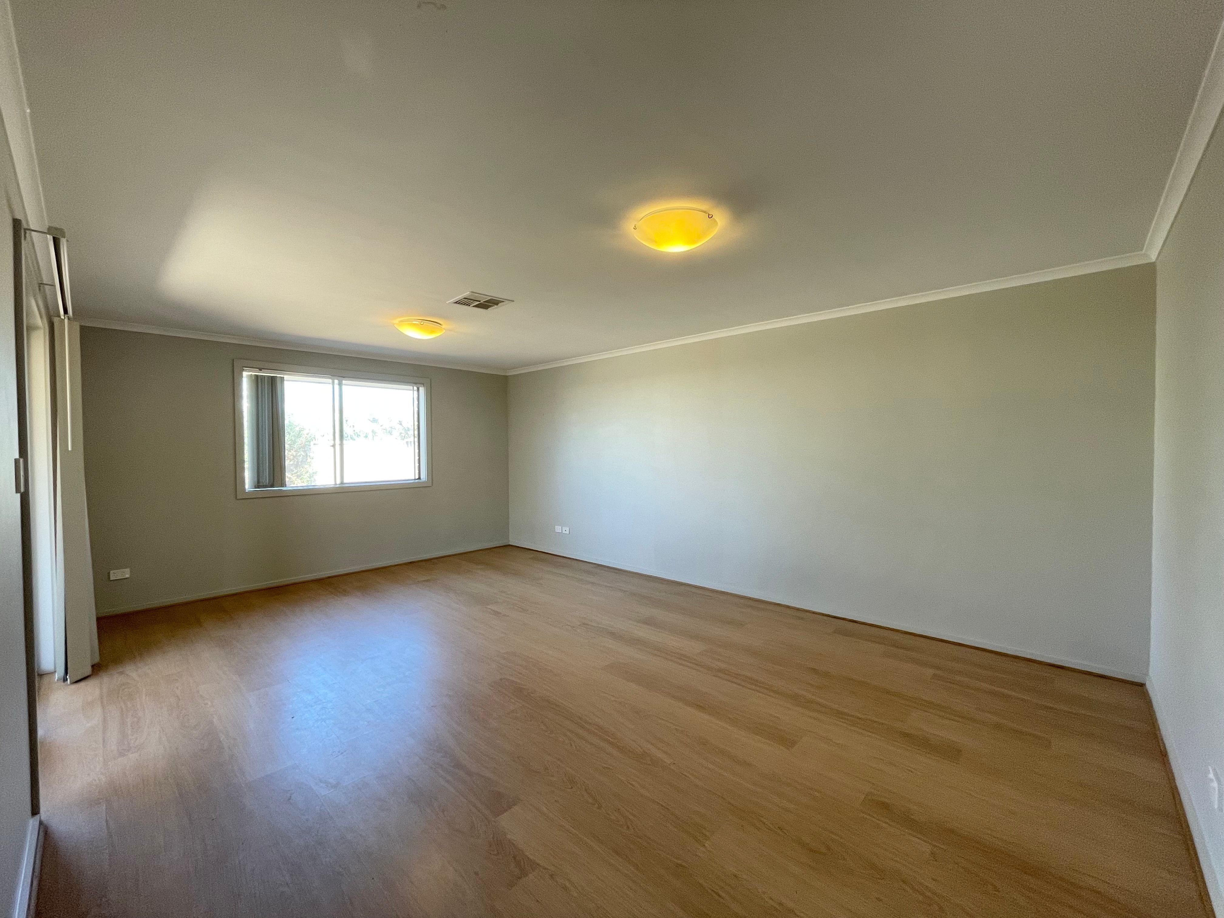 13 McInnes Avenue — photo 3 of 12