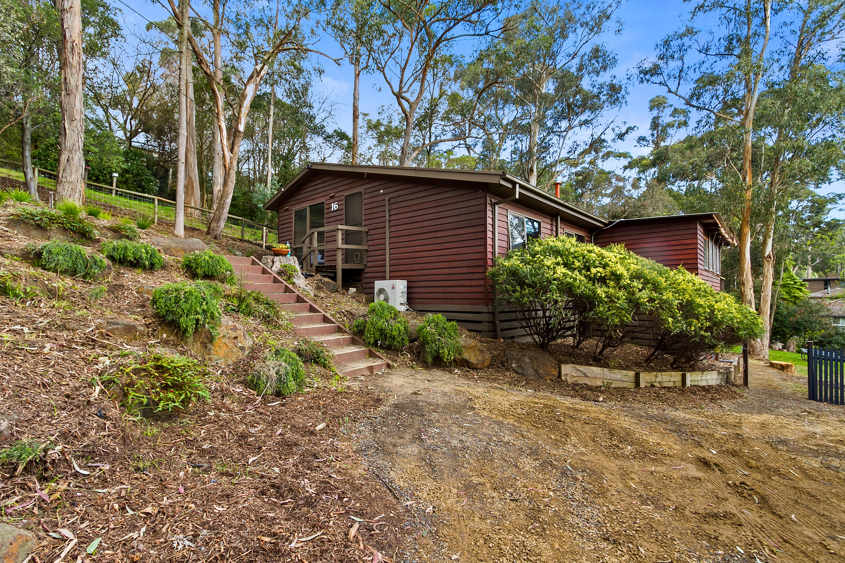 16 Gerratts Avenue, Upwey, VIC 3158