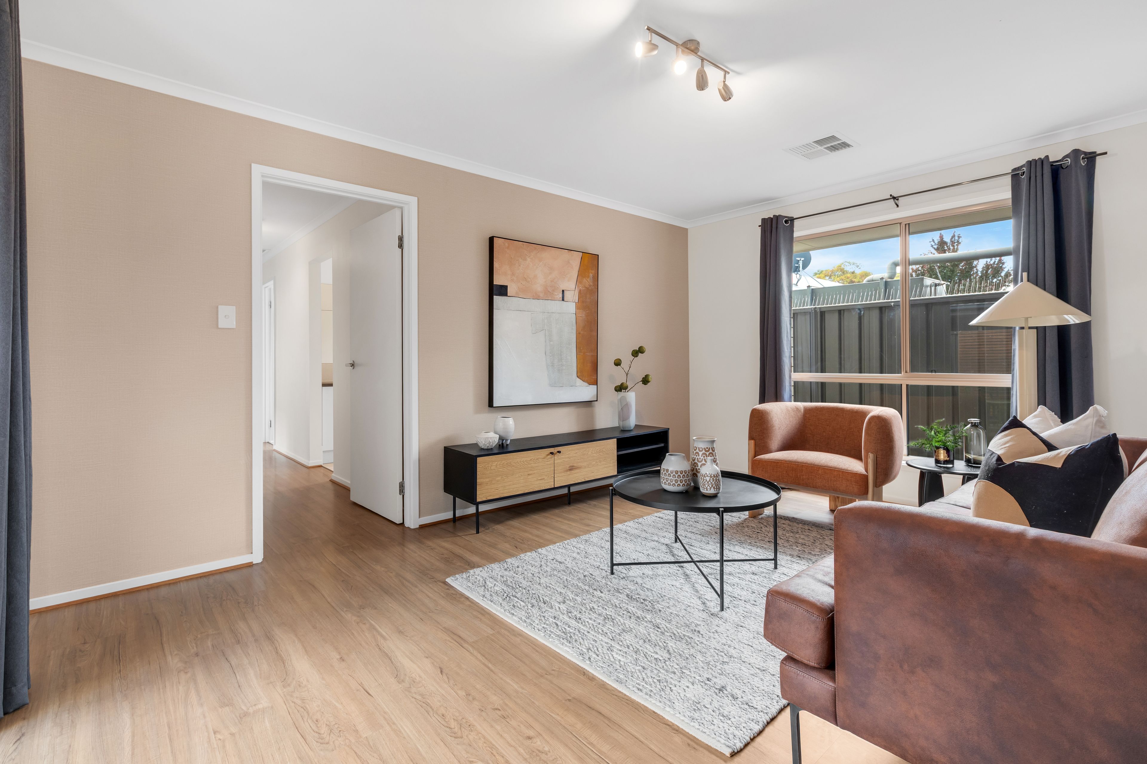56 Tudor Crescent — photo 11 of 24
